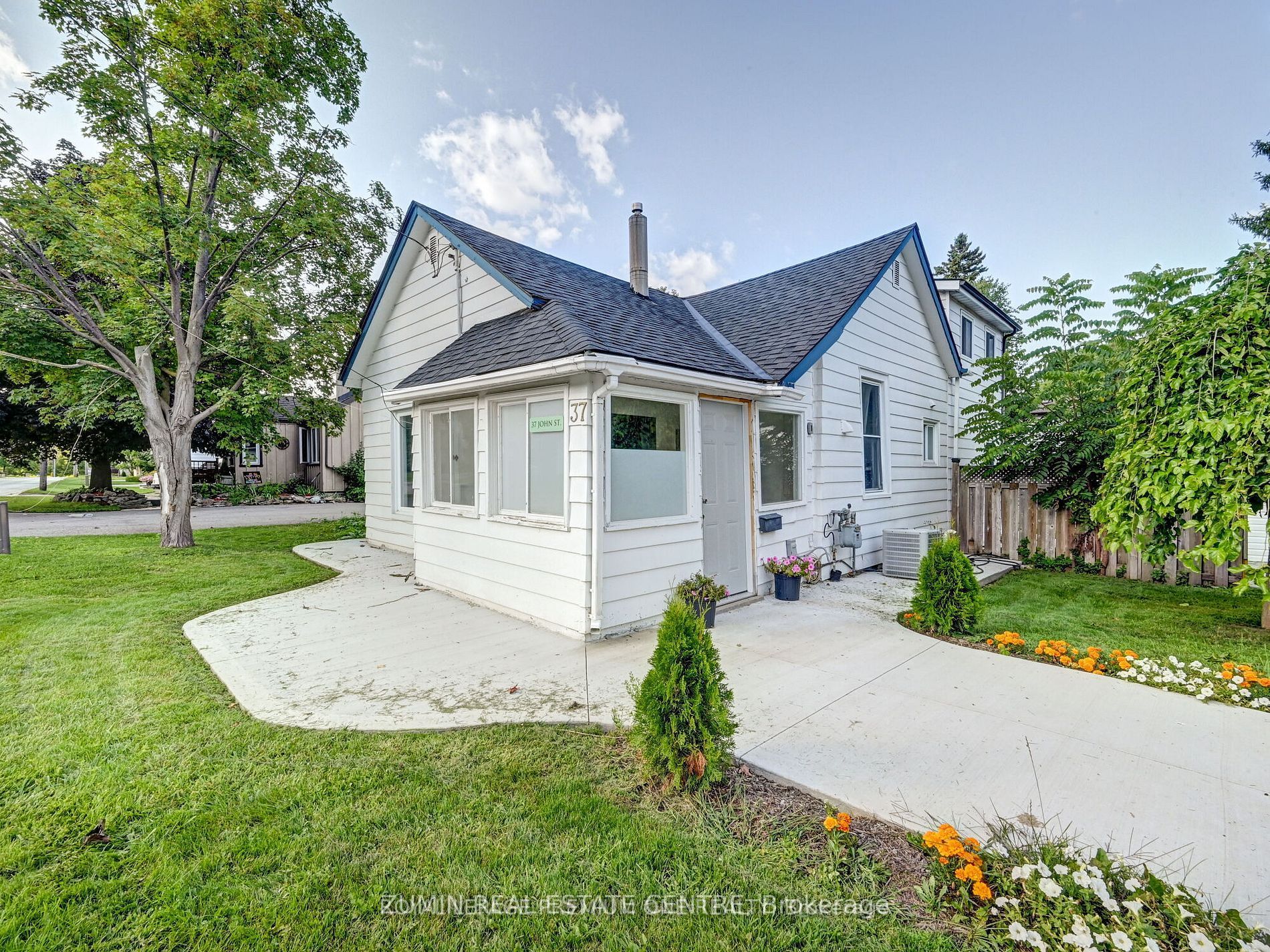Photo 5 of 37 John Street, Orangeville — HOMEH