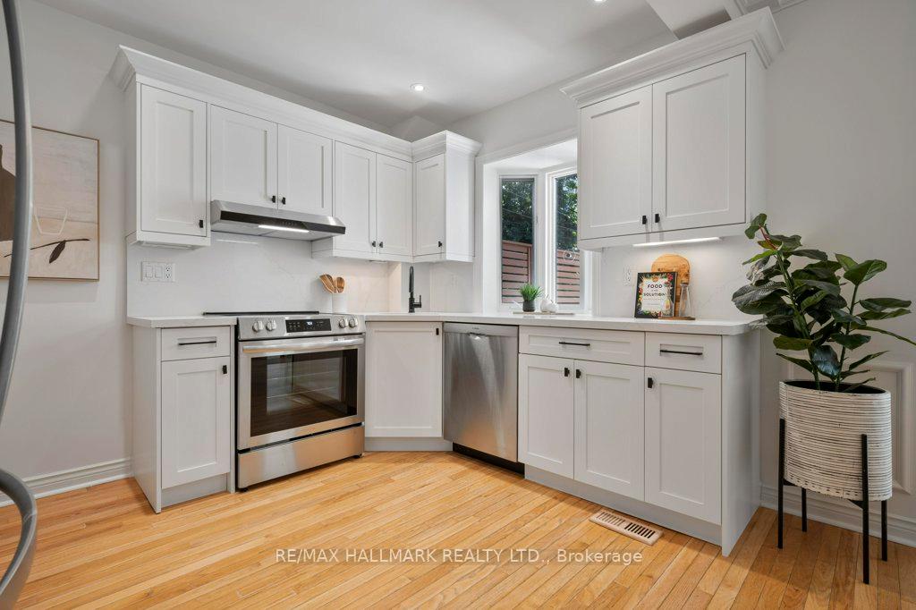 Photo 17 of 22 Beck Avenue, Toronto, East End-Danforth — HOMEH