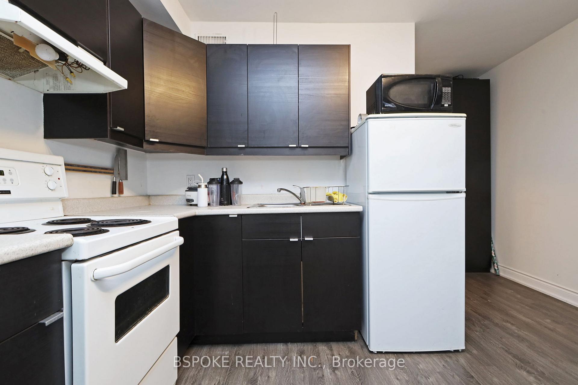 Photo 2 of Unit Bsmt, 176 Hiawatha Road, Toronto, Greenwood-Coxwell — HOMEH