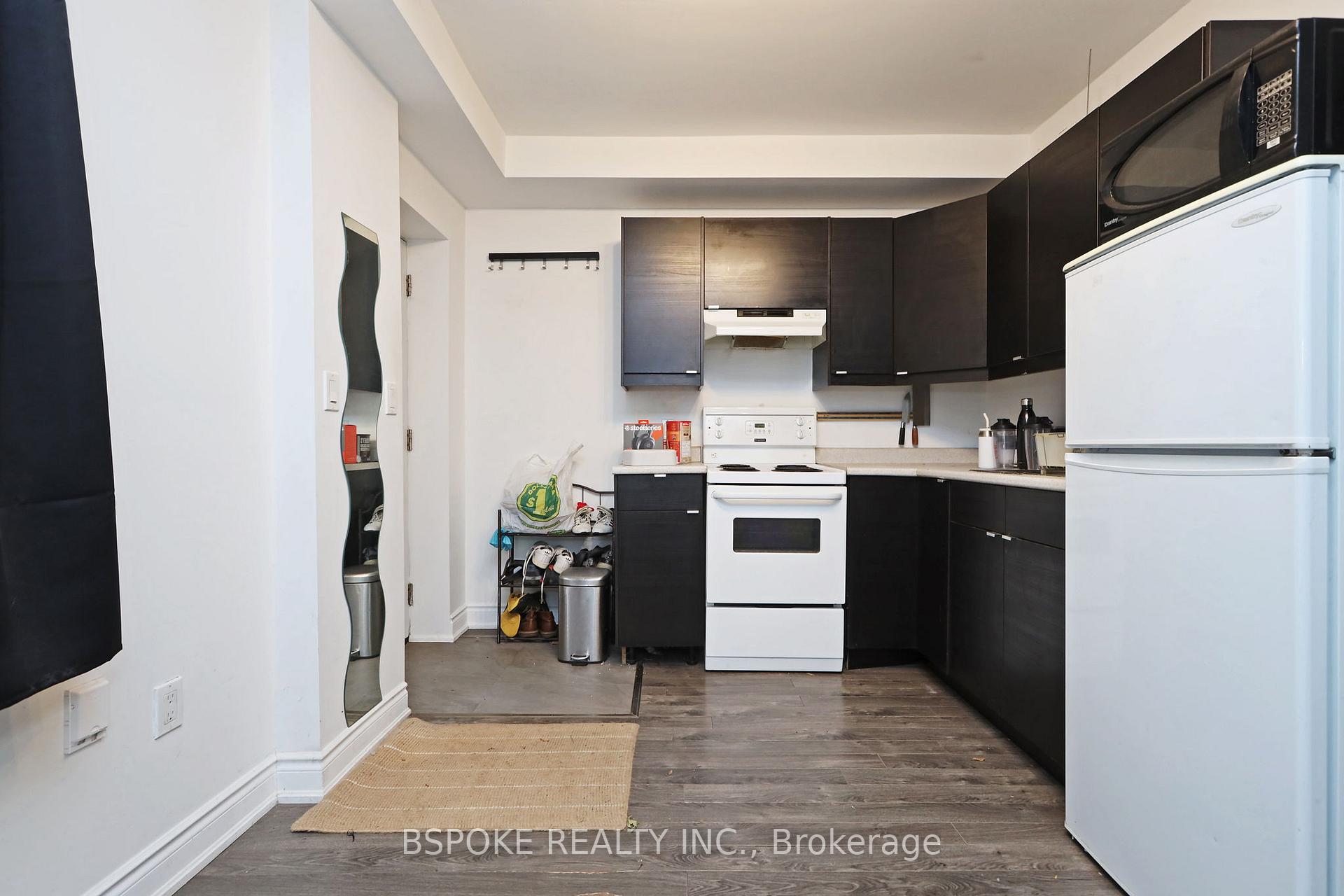 Photo 3 of Unit Bsmt, 176 Hiawatha Road, Toronto, Greenwood-Coxwell — HOMEH