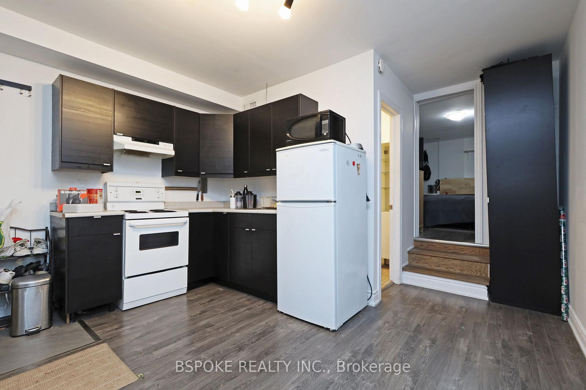 Photo 4 of Unit Bsmt, 176 Hiawatha Road, Toronto, Greenwood-Coxwell — HOMEH