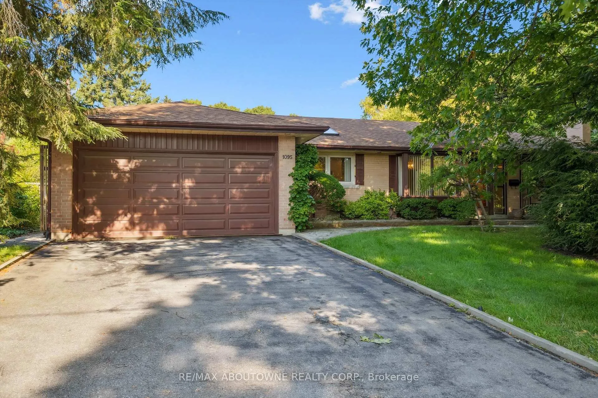 Front of 1095 Linbrook Road