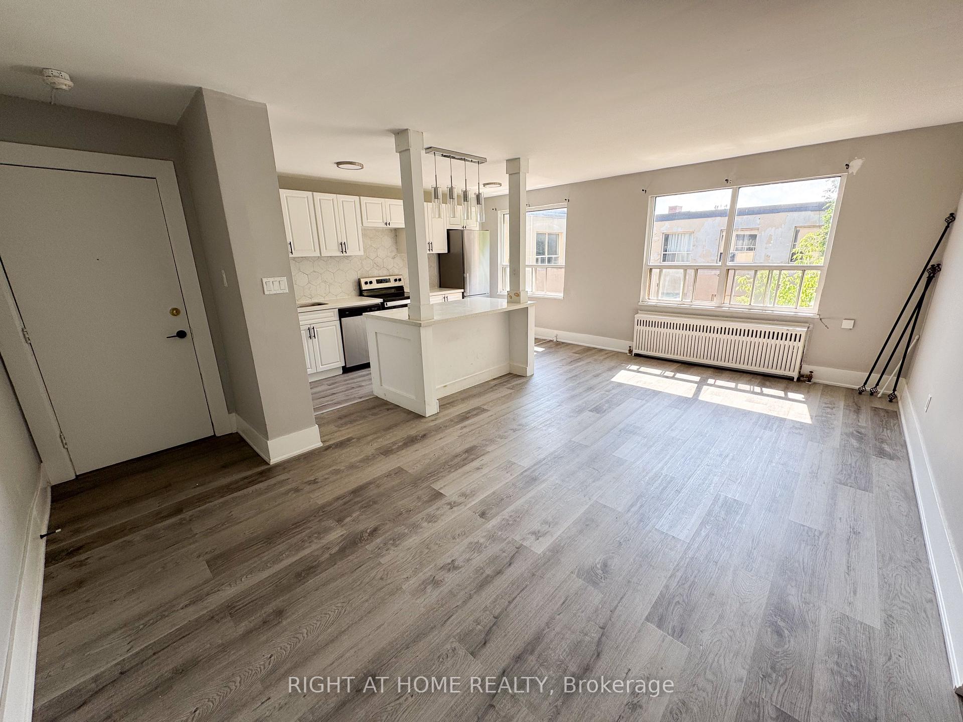 Photo 2 of Unit 306, 896 Eglinton Avenue E, Toronto, Leaside — HOMEH