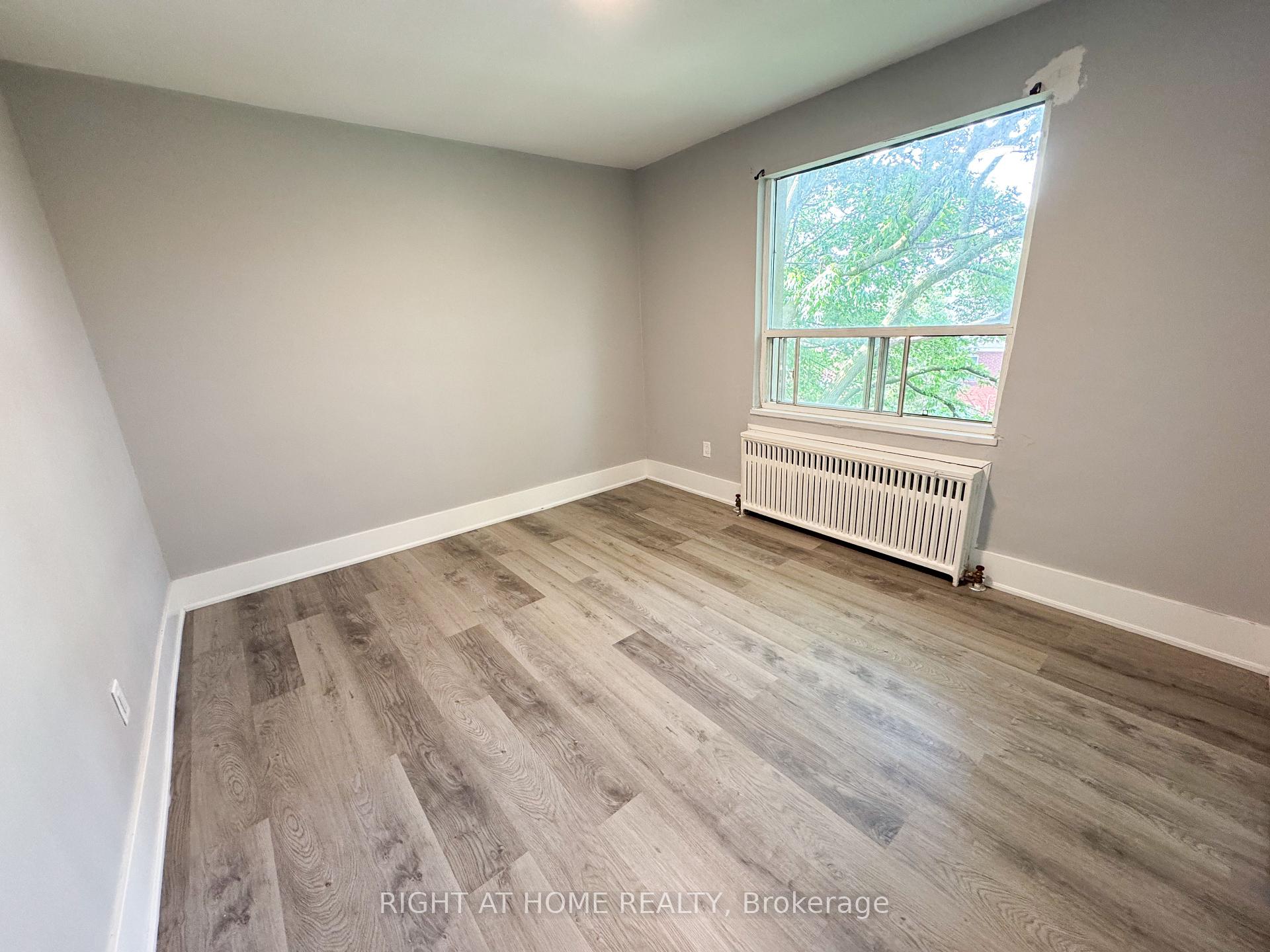 Photo 4 of Unit 306, 896 Eglinton Avenue E, Toronto, Leaside — HOMEH