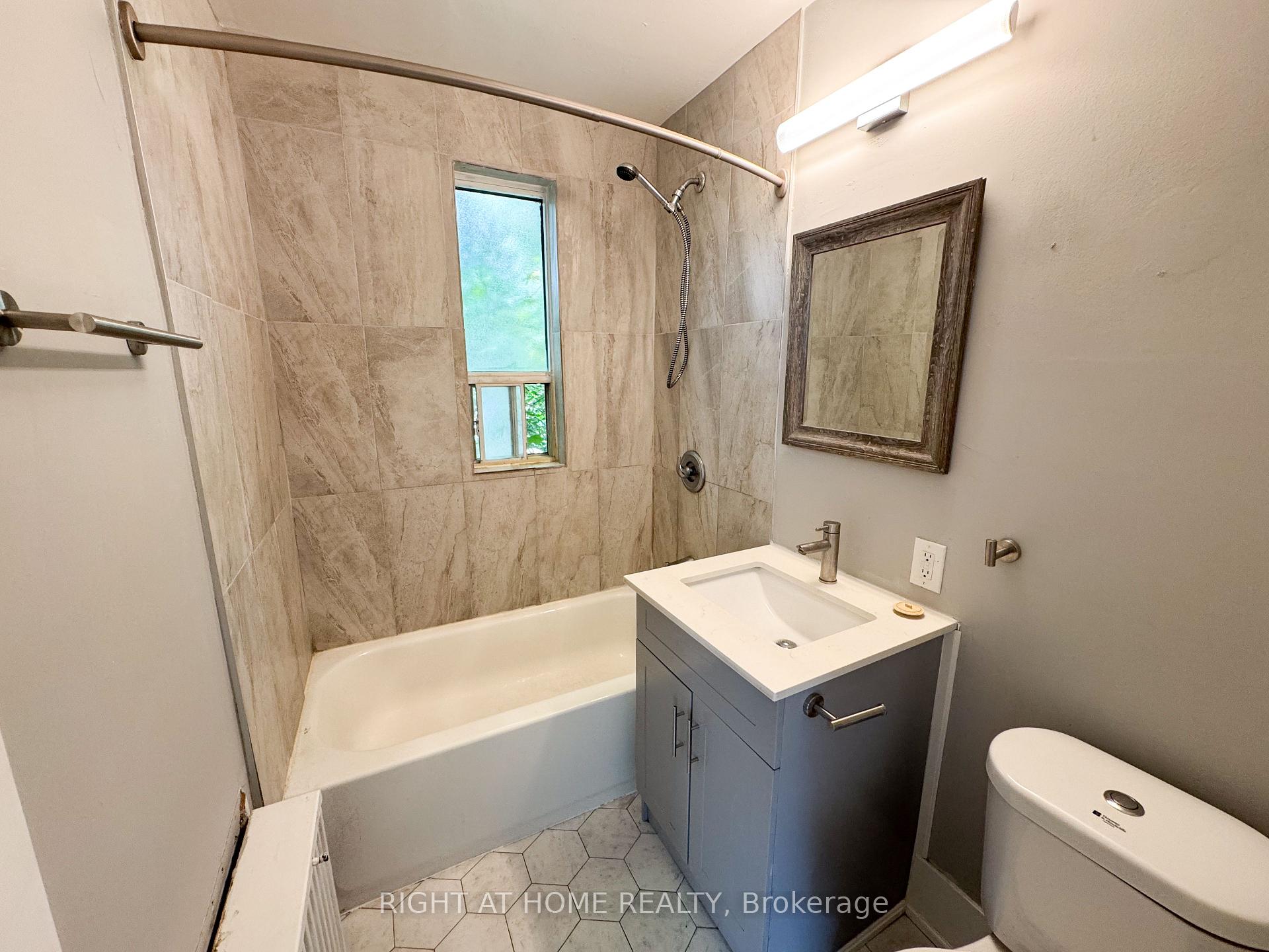 Photo 6 of Unit 306, 896 Eglinton Avenue E, Toronto, Leaside — HOMEH