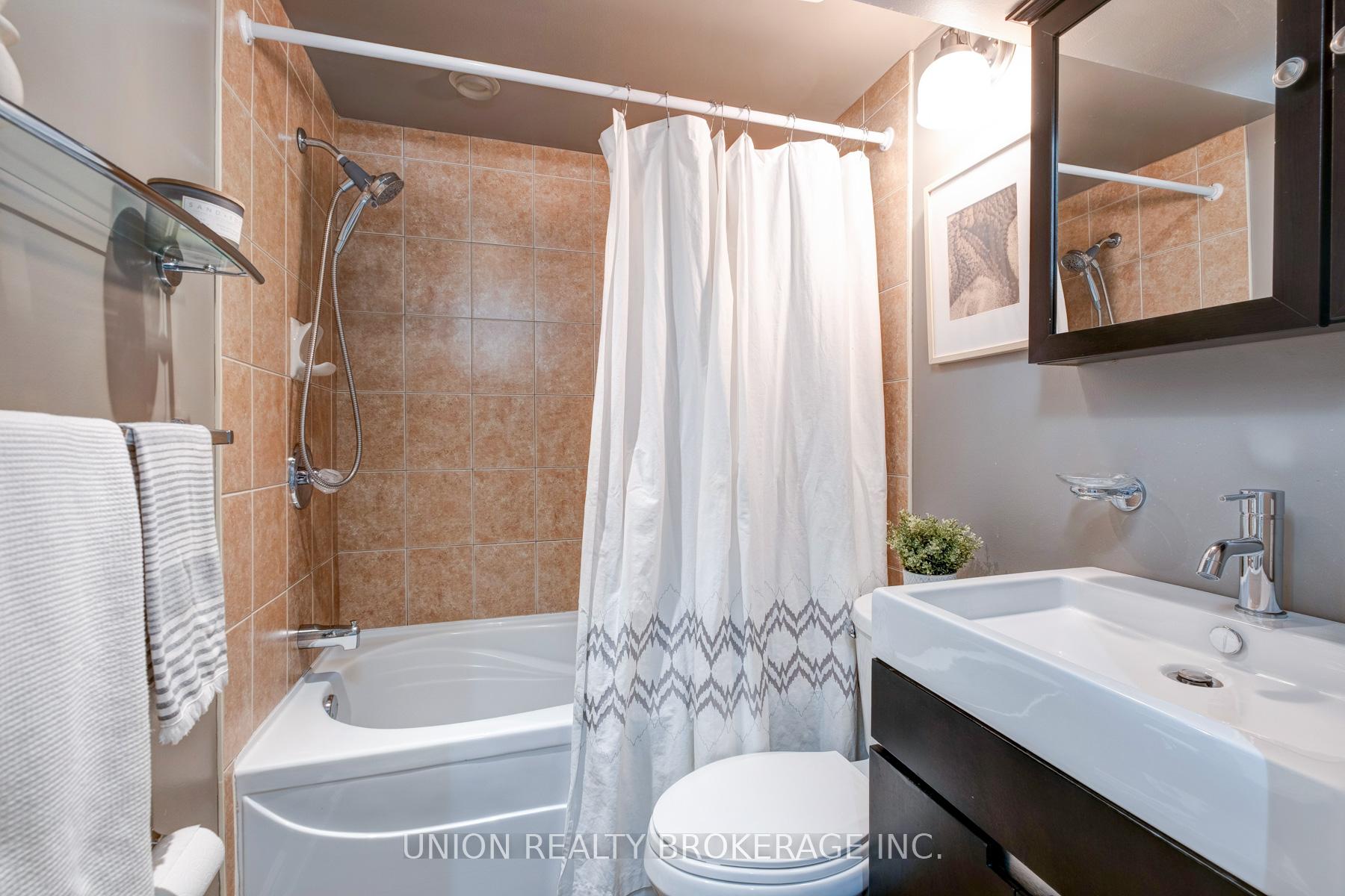 Photo 26 of 112 Withrow Avenue, Toronto, North Riverdale — HOMEH