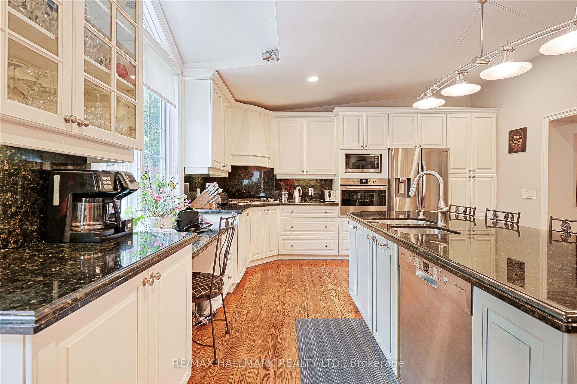 Photo 14 of 4 Rykert Crescent, Toronto, Leaside — HOMEH