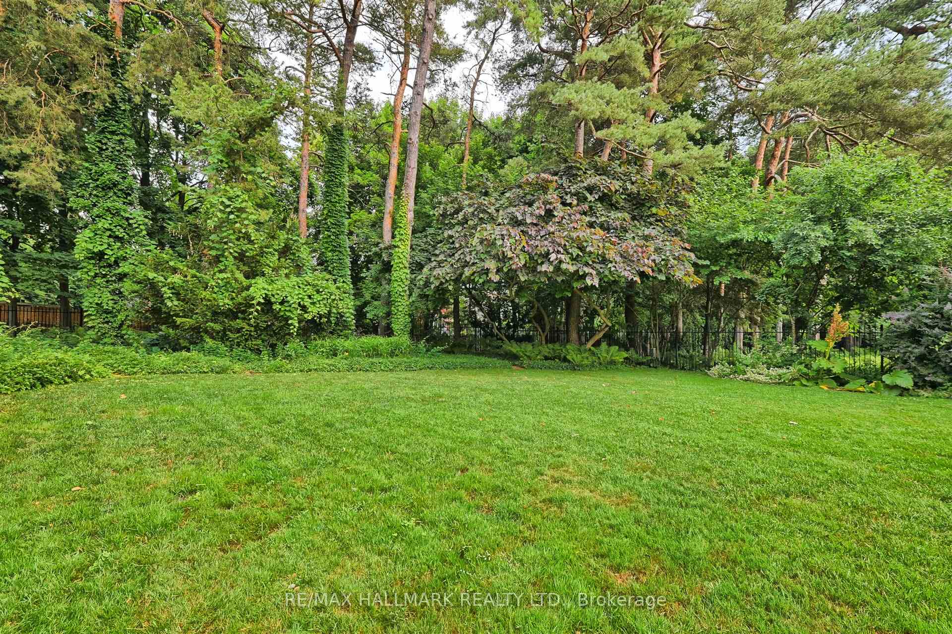 Photo 38 of 4 Rykert Crescent, Toronto, Leaside — HOMEH