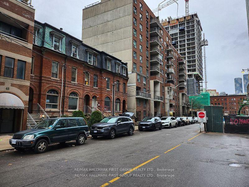 Photo 3 of 37 Mutual Street, Toronto, Church-Yonge Corridor — HOMEH