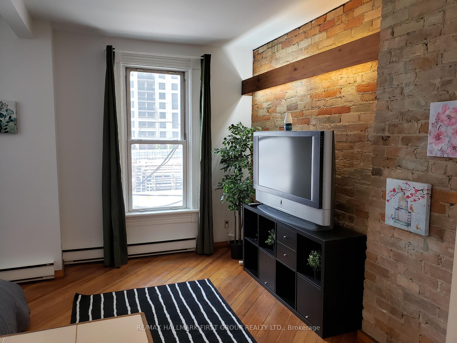 Photo 15 of 37 Mutual Street, Toronto, Church-Yonge Corridor — HOMEH