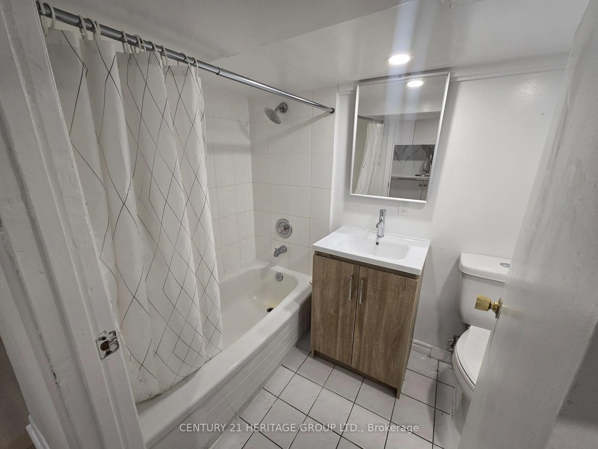 Photo 4 of Unit Basement, 217 Kingston Road, Toronto, The Beaches — HOMEH