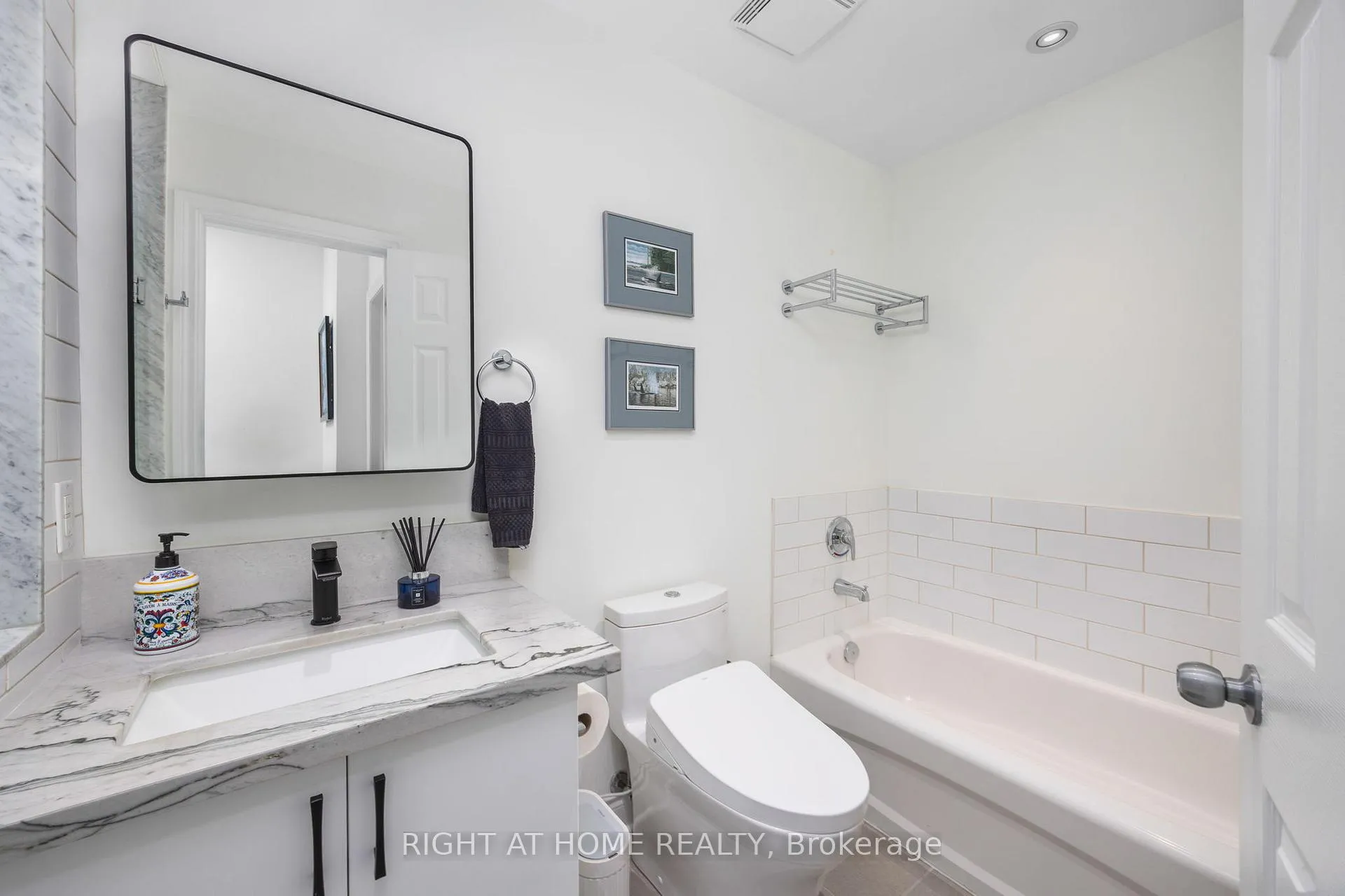 Photo 16 of 1011 Dundas Street E, Toronto, South Riverdale — HOMEH