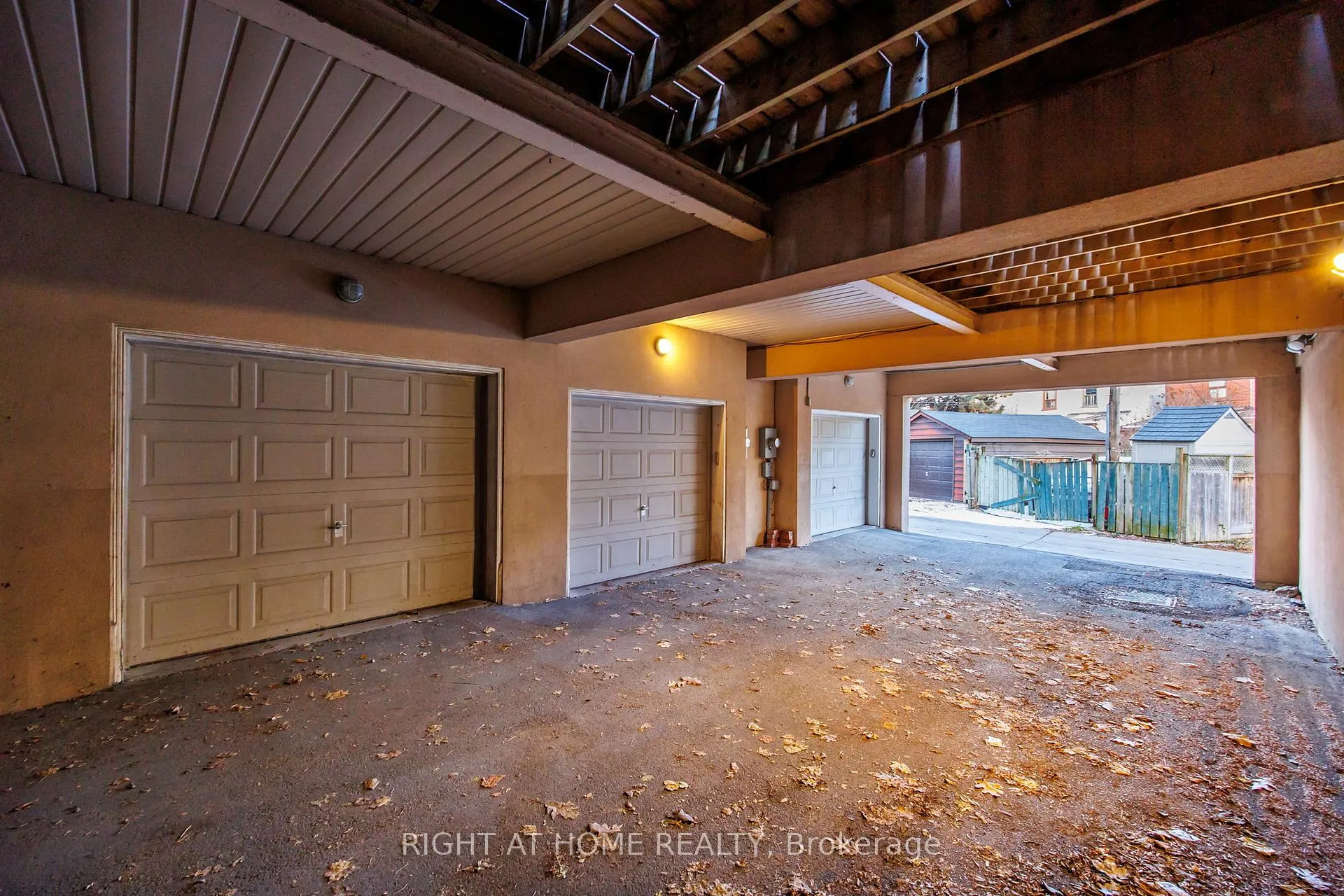 Photo 33 of 1011 Dundas Street E, Toronto, South Riverdale — HOMEH