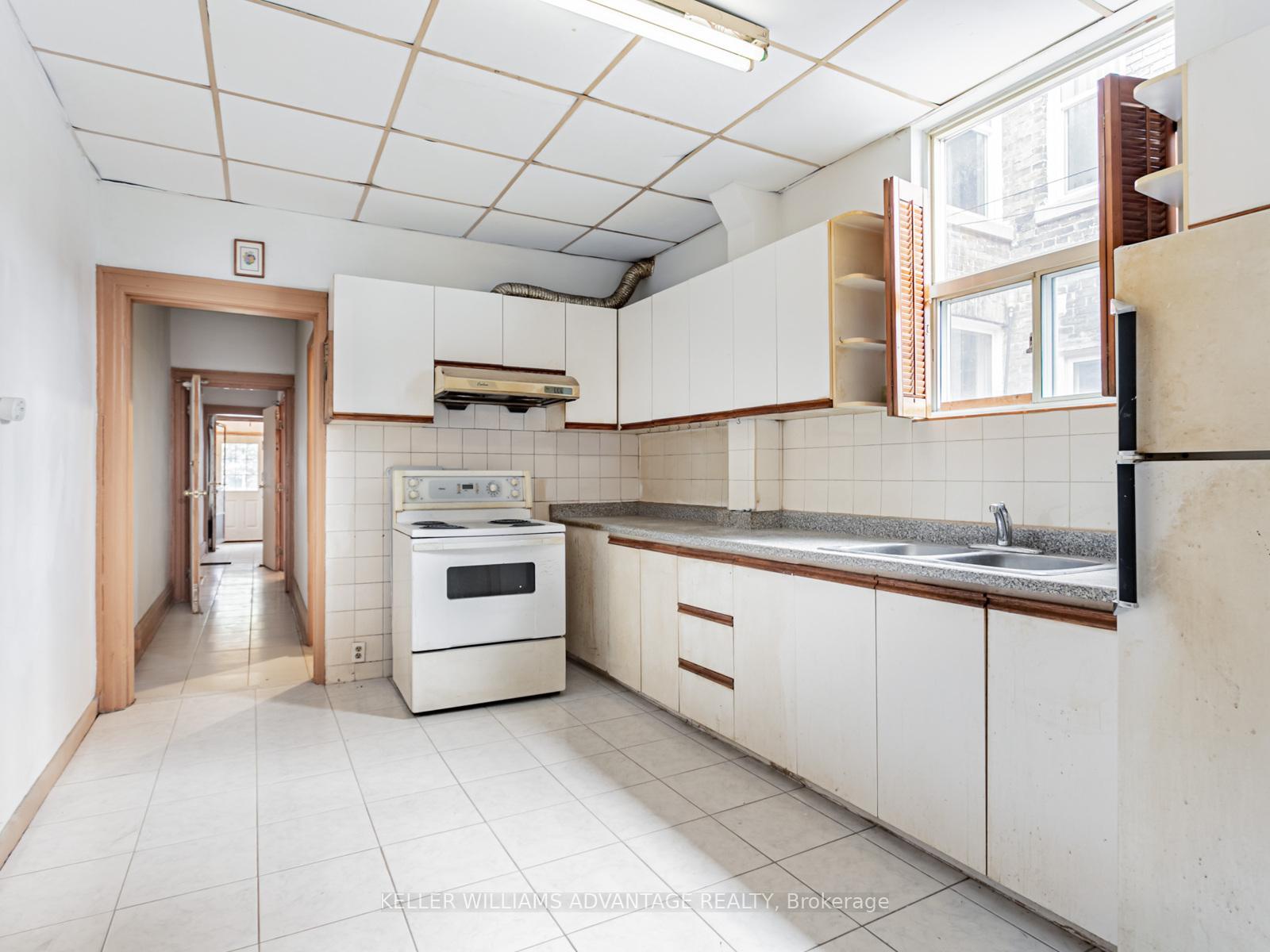 Photo 4 of 1042 Dundas Street E, Toronto, South Riverdale — HOMEH