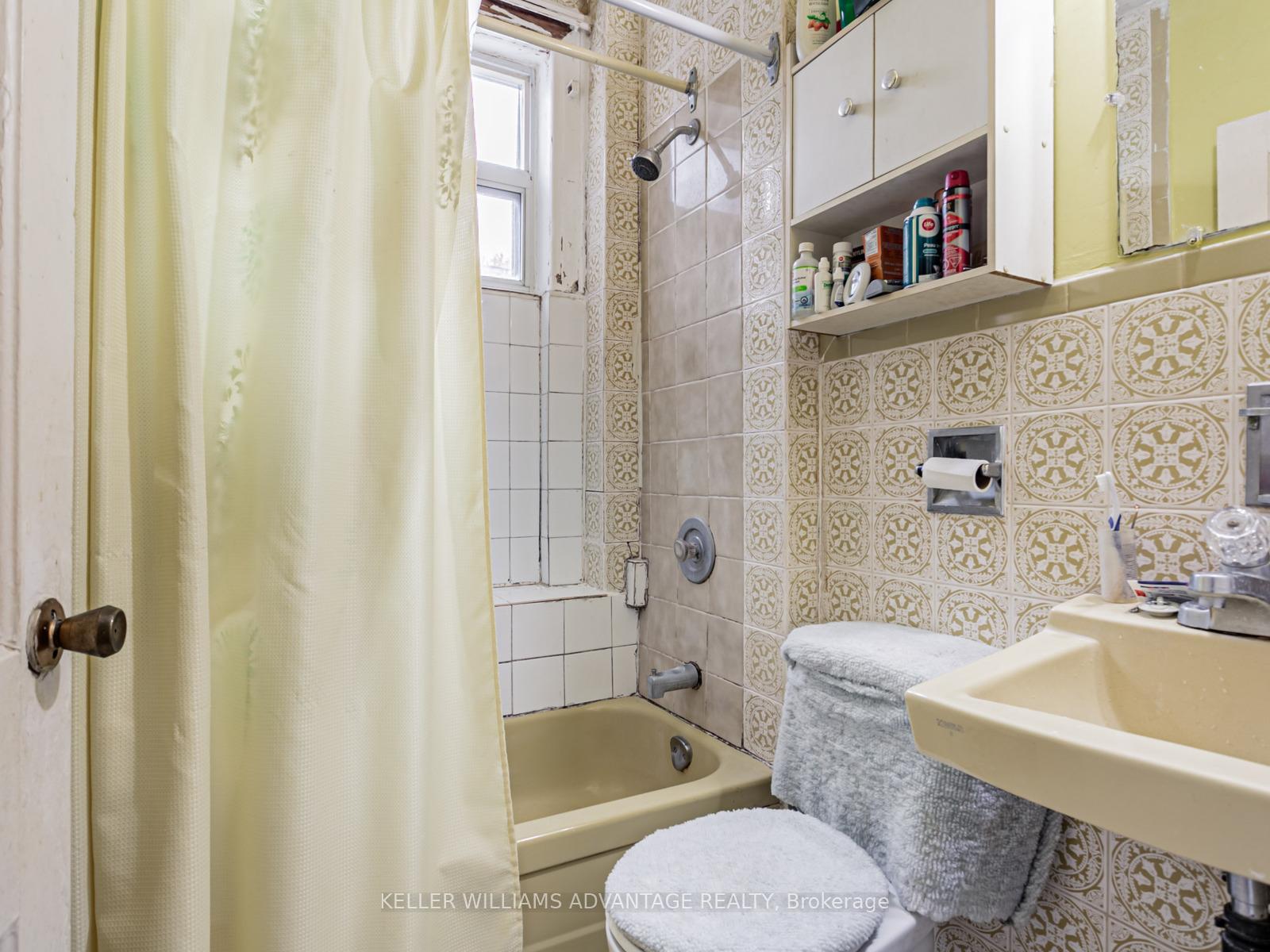 Photo 15 of 1042 Dundas Street E, Toronto, South Riverdale — HOMEH