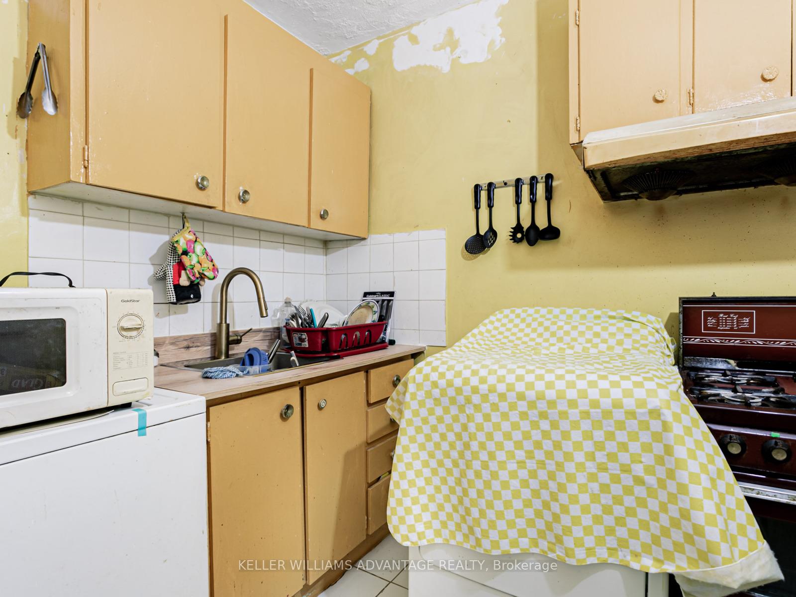 Photo 16 of 1042 Dundas Street E, Toronto, South Riverdale — HOMEH