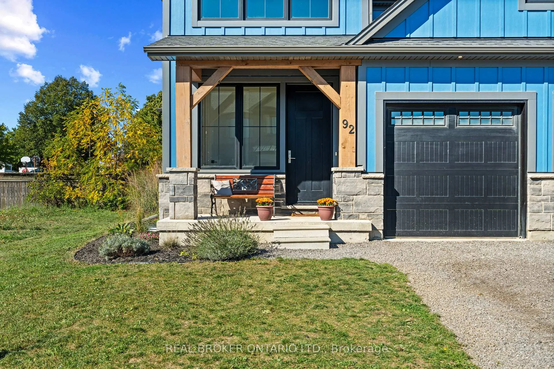 Photo 3 of 92 Ivy Crescent, Thorold, Confederation Heights — HOMEH