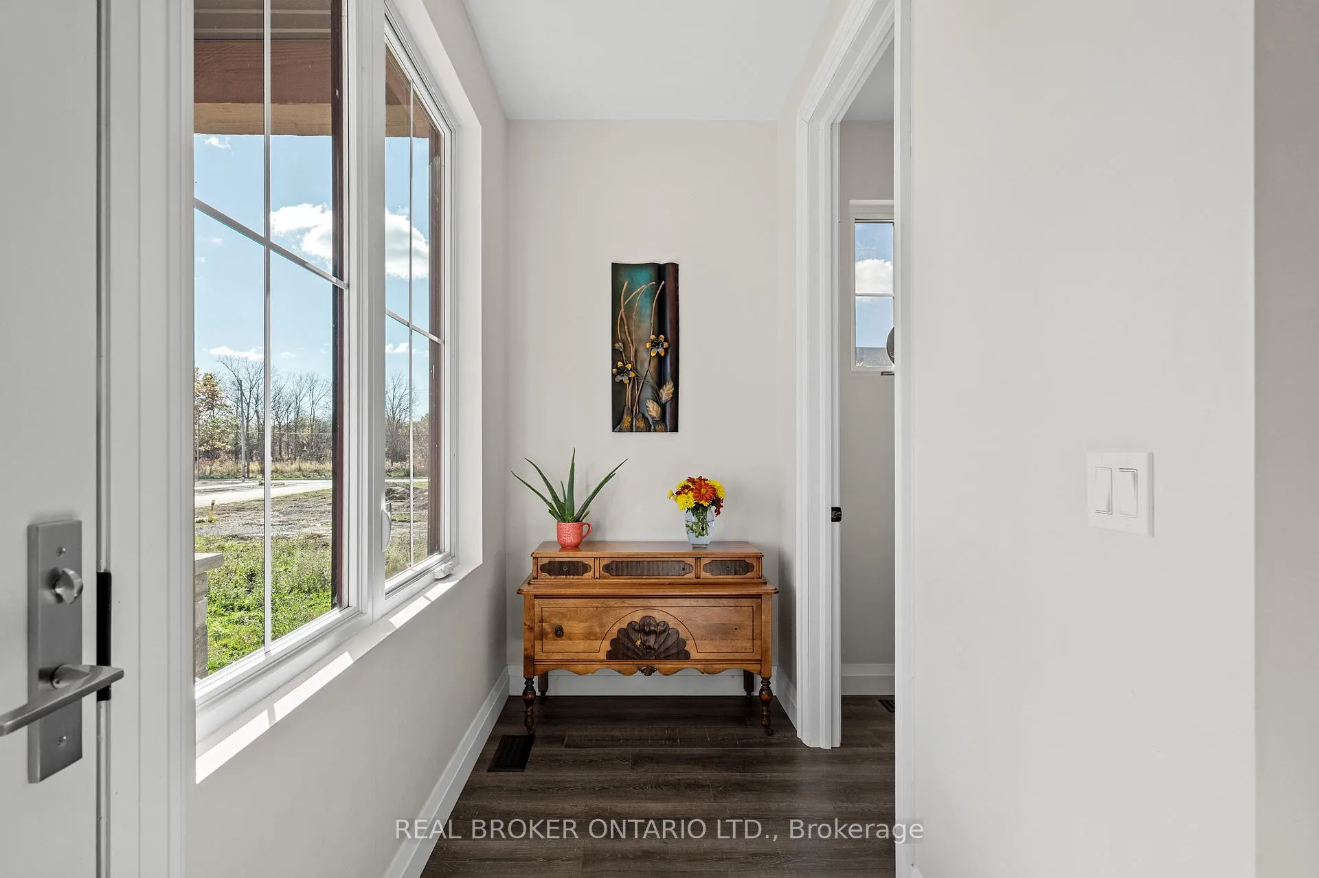 Photo 4 of 92 Ivy Crescent, Thorold, Confederation Heights — HOMEH