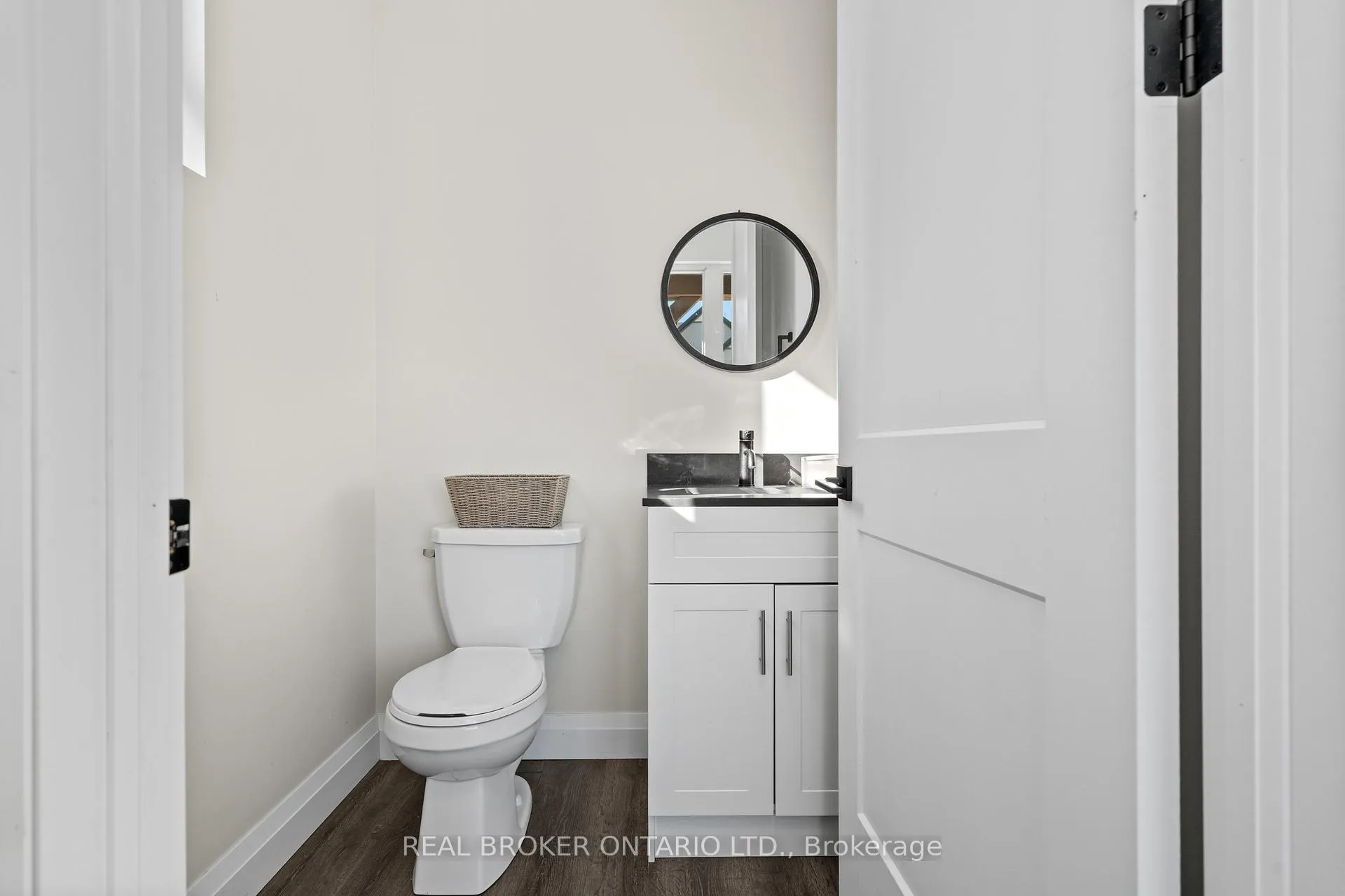 Photo 5 of 92 Ivy Crescent, Thorold, Confederation Heights — HOMEH