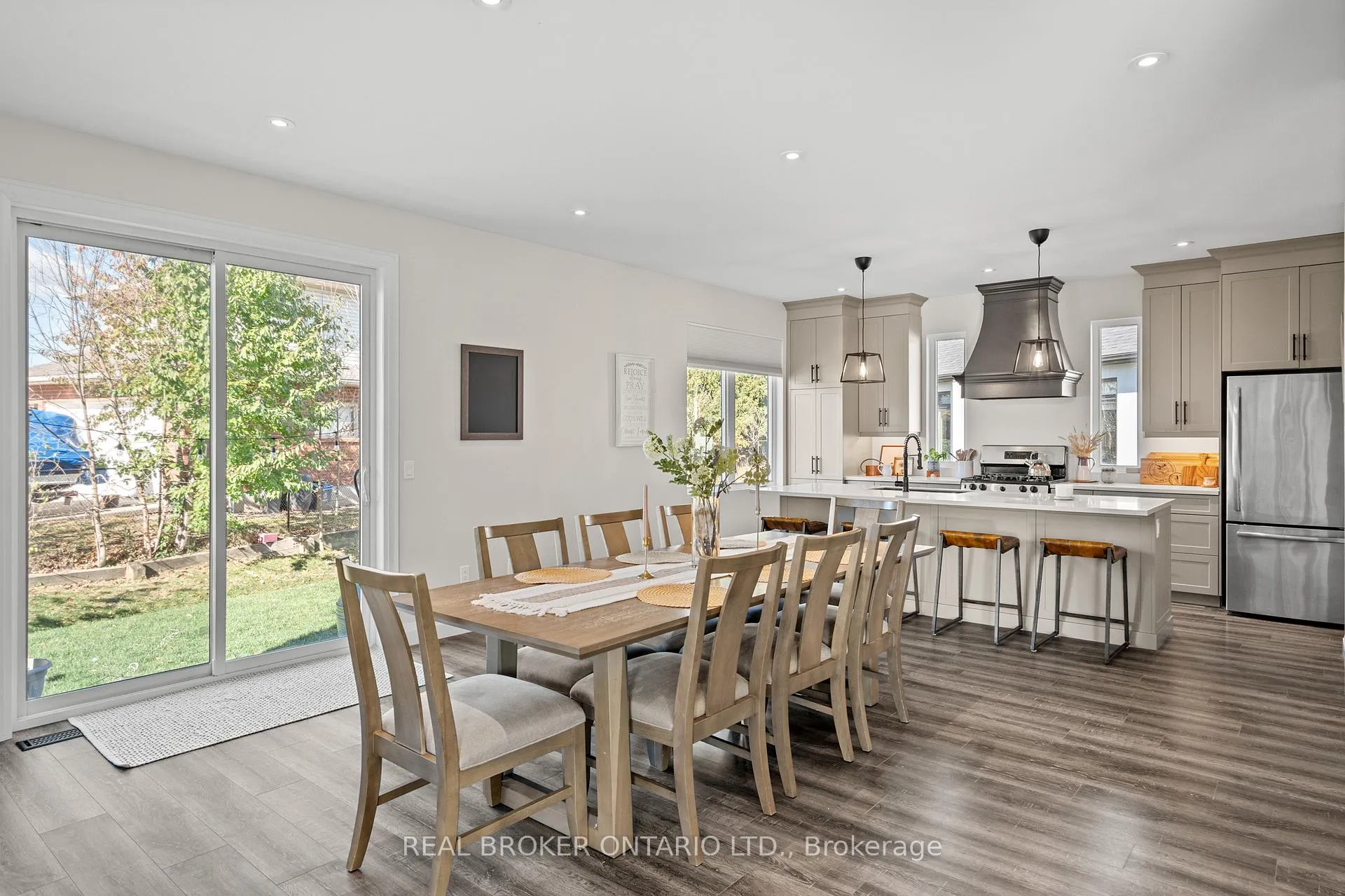Photo 16 of 92 Ivy Crescent, Thorold, Confederation Heights — HOMEH