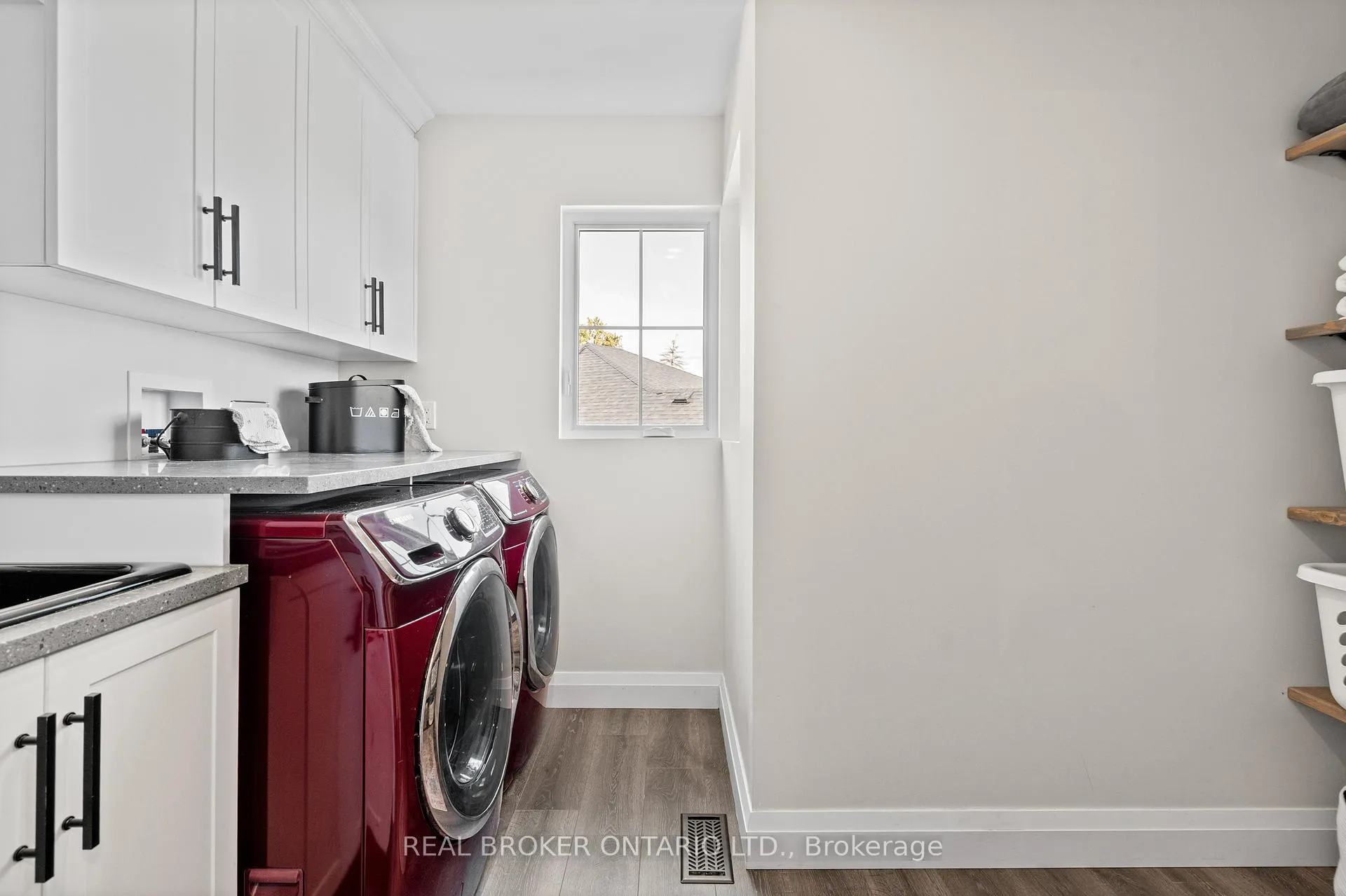 Photo 24 of 92 Ivy Crescent, Thorold, Confederation Heights — HOMEH