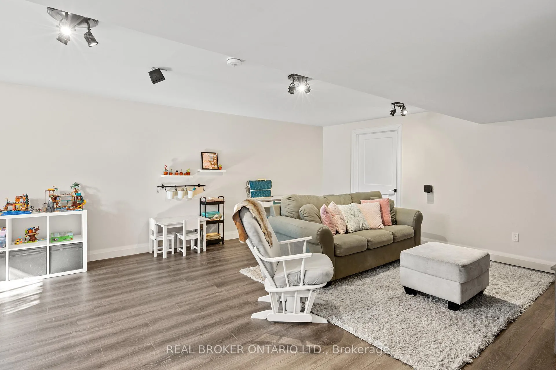 Photo 41 of 92 Ivy Crescent, Thorold, Confederation Heights — HOMEH
