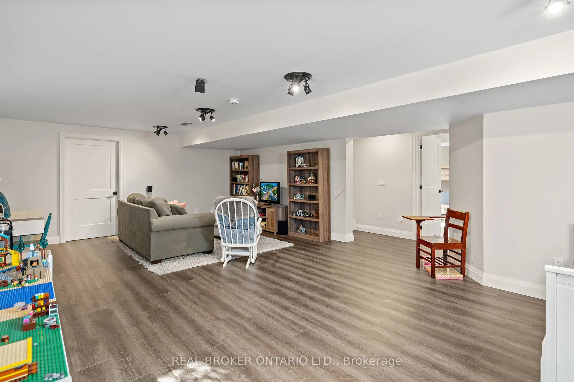 Photo 42 of 92 Ivy Crescent, Thorold, Confederation Heights — HOMEH