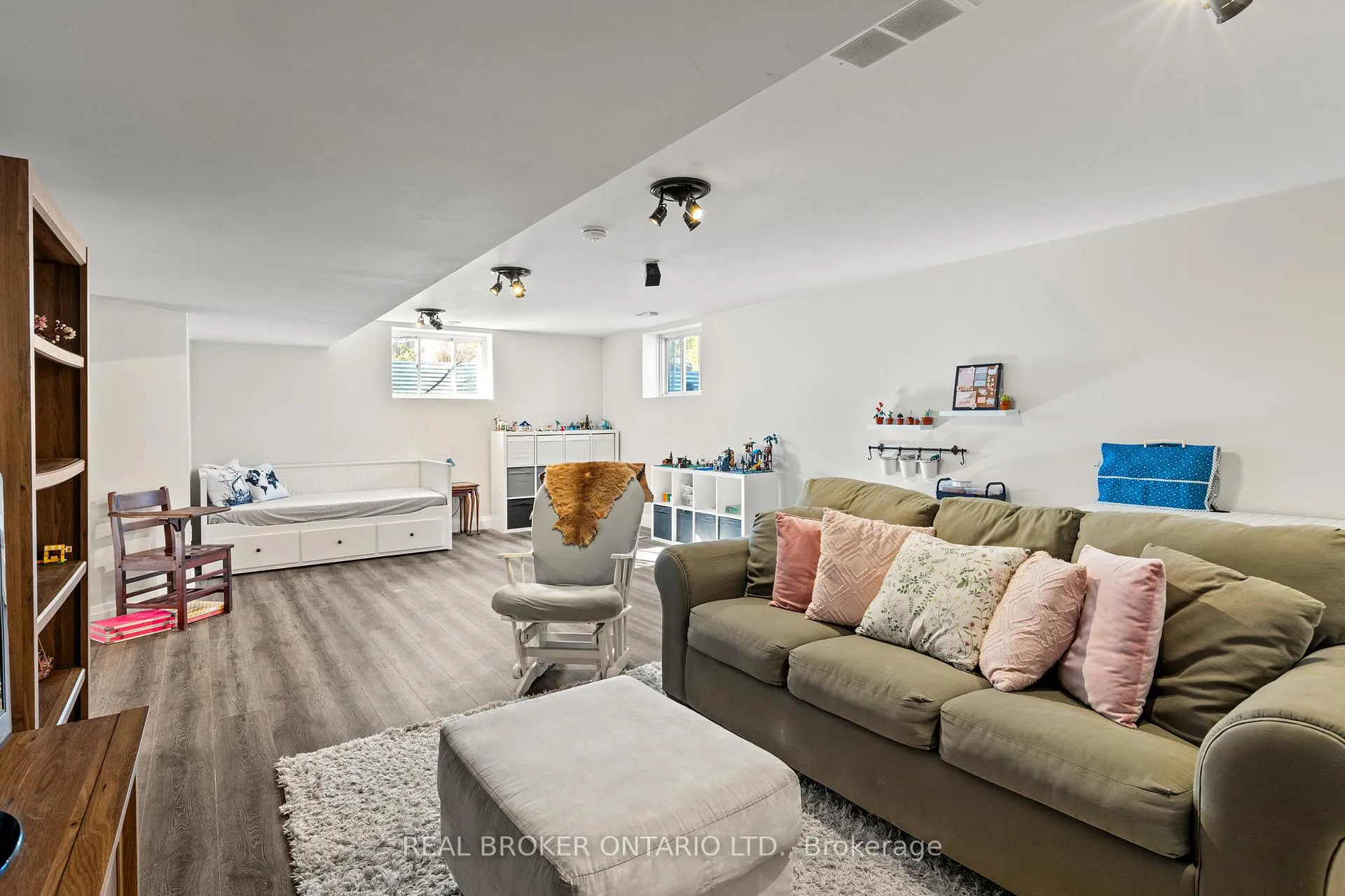 Photo 43 of 92 Ivy Crescent, Thorold, Confederation Heights — HOMEH