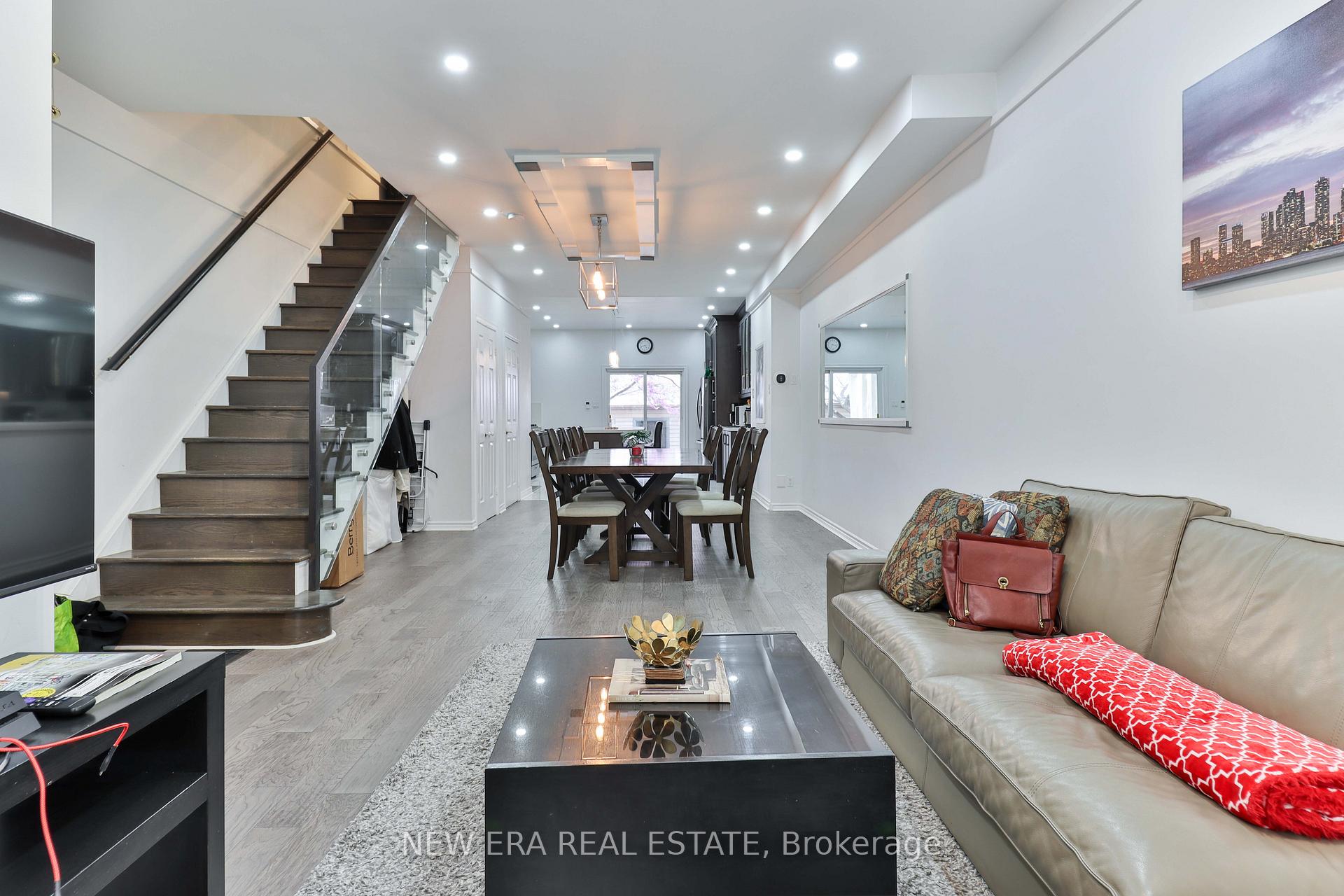 Photo 2 of 242 George Street, Toronto, Moss Park — HOMEH