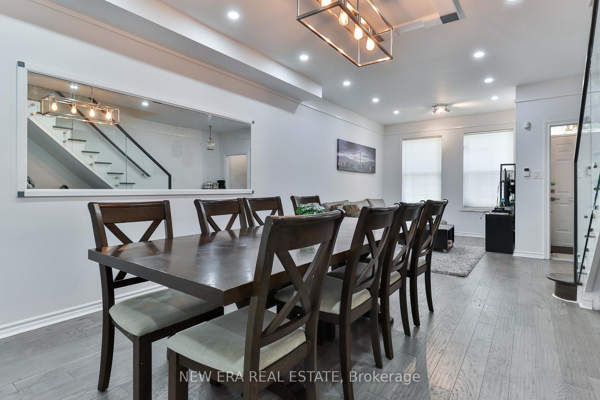 Photo 3 of 242 George Street, Toronto, Moss Park — HOMEH