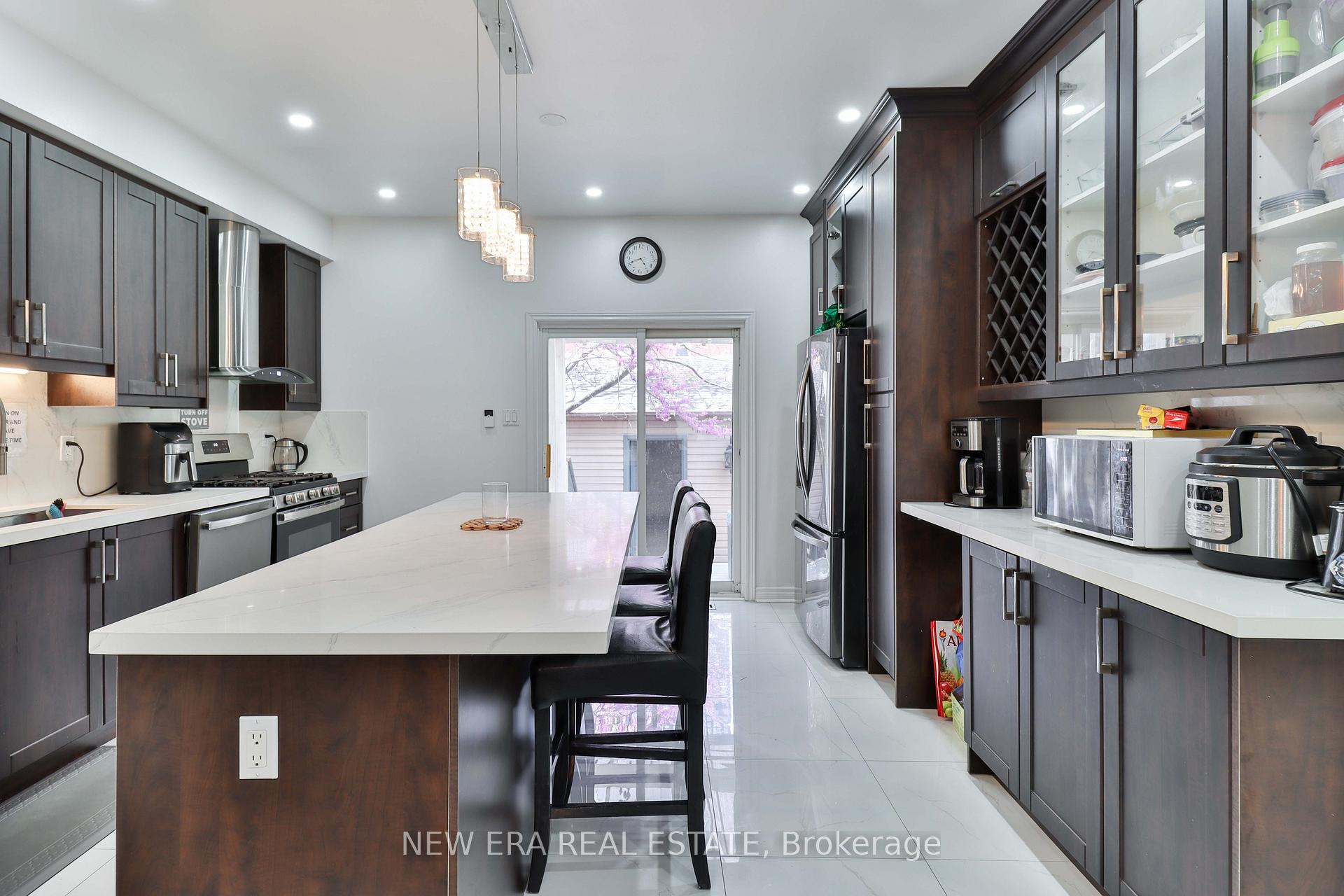 Photo 5 of 242 George Street, Toronto, Moss Park — HOMEH