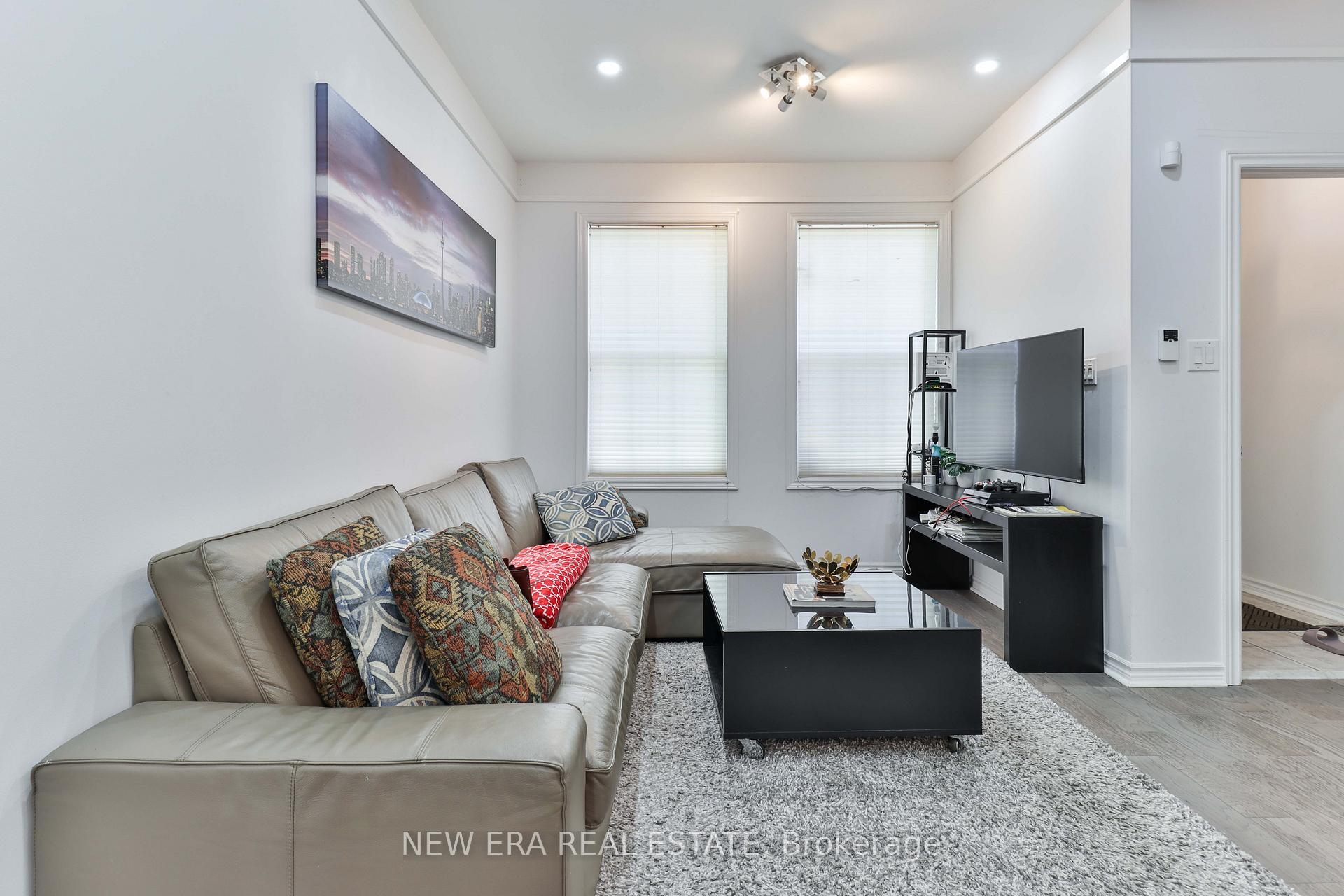 Photo 9 of 242 George Street, Toronto, Moss Park — HOMEH