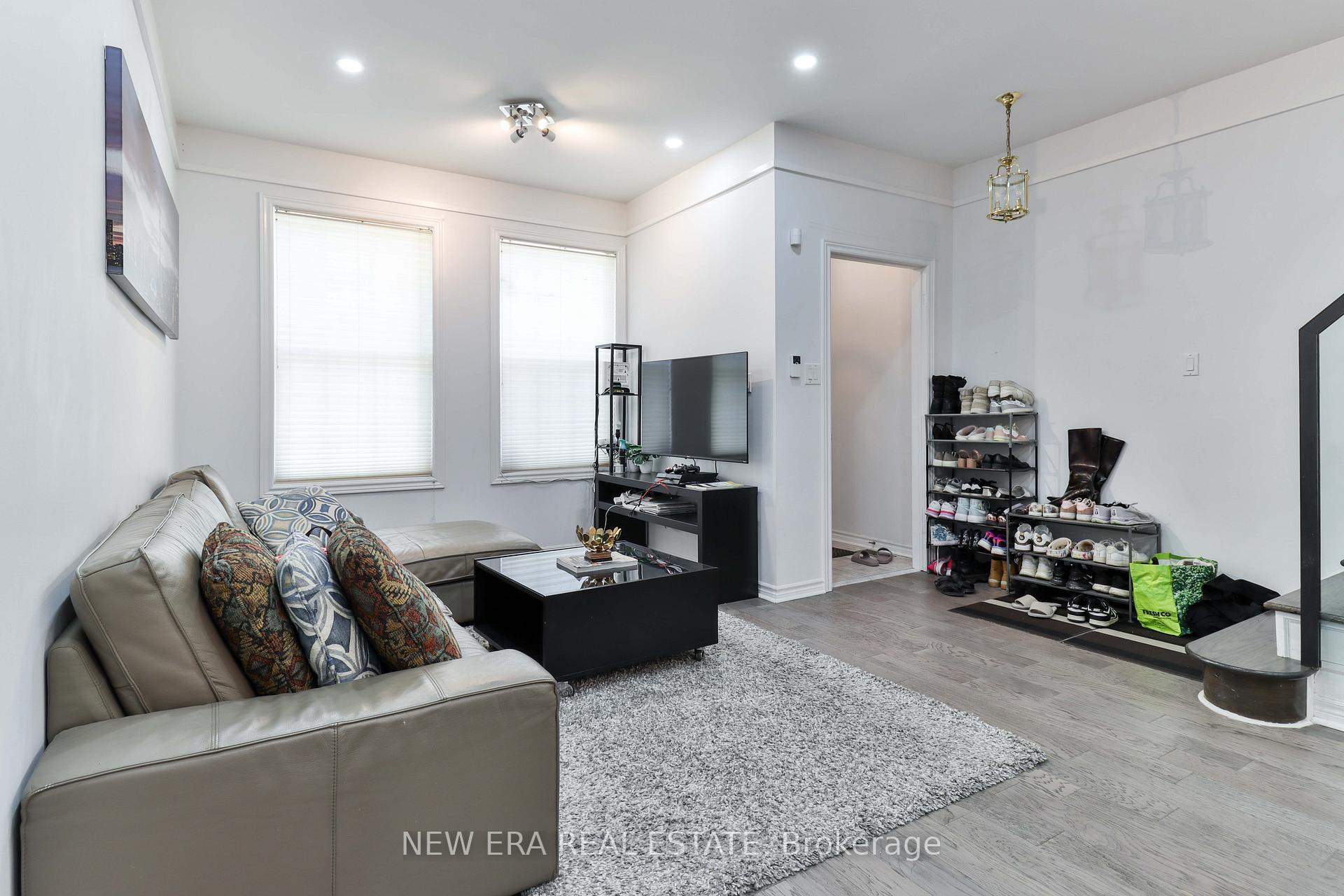 Photo 10 of 242 George Street, Toronto, Moss Park — HOMEH
