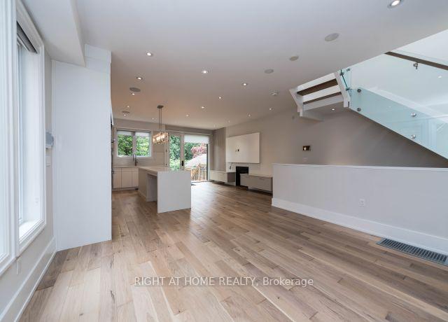 Photo 16 of 41 Sharron Drive, Toronto, Leaside — HOMEH