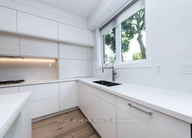 Photo 21 of 41 Sharron Drive, Toronto, Leaside — HOMEH