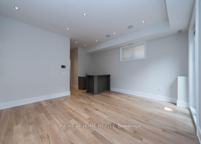 Photo 24 of 41 Sharron Drive, Toronto, Leaside — HOMEH