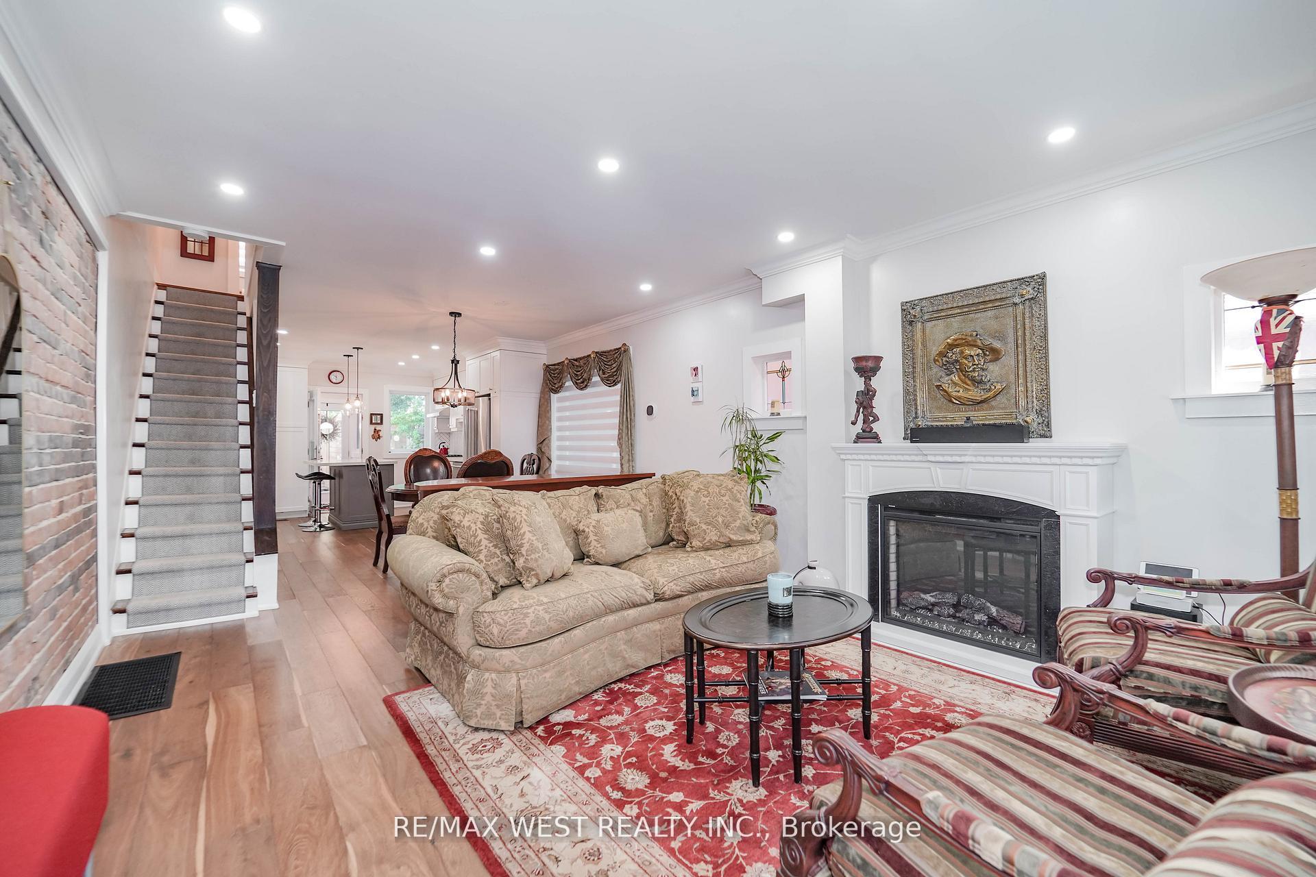 Photo 3 of 46 Rhyl Avenue, Toronto, The Beaches — HOMEH