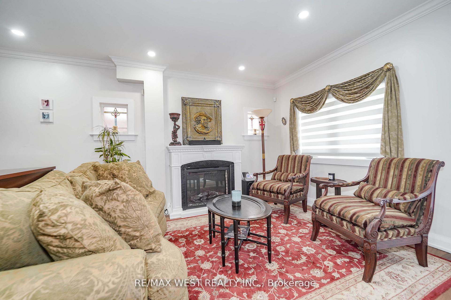 Photo 4 of 46 Rhyl Avenue, Toronto, The Beaches — HOMEH