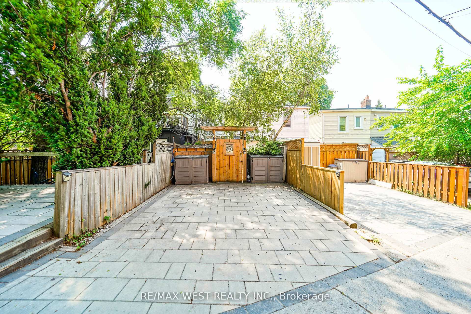 Photo 16 of 46 Rhyl Avenue, Toronto, The Beaches — HOMEH