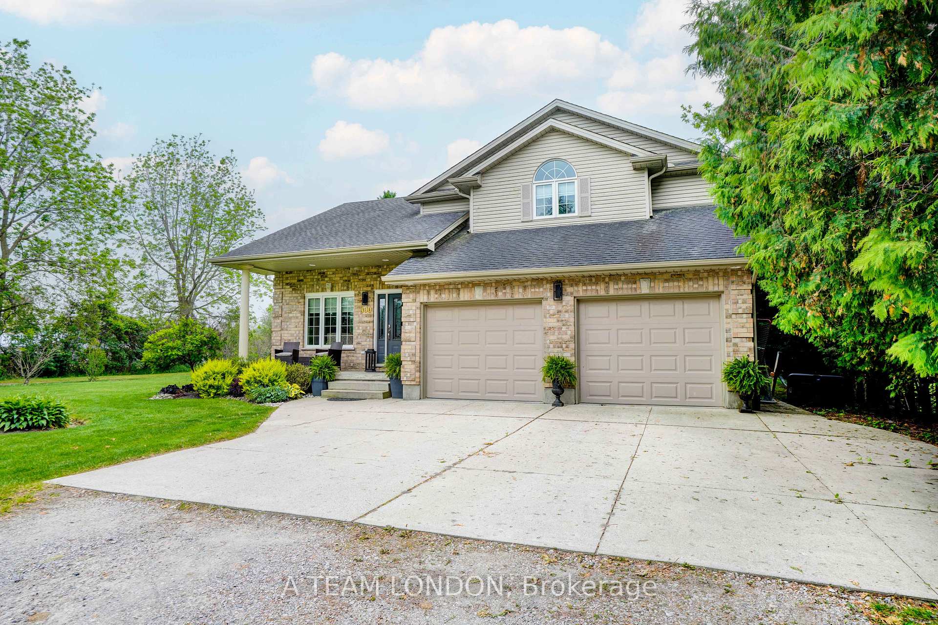 Photo 3 of 400 Second Street, Strathroy-Caradoc, NE — HOMEH