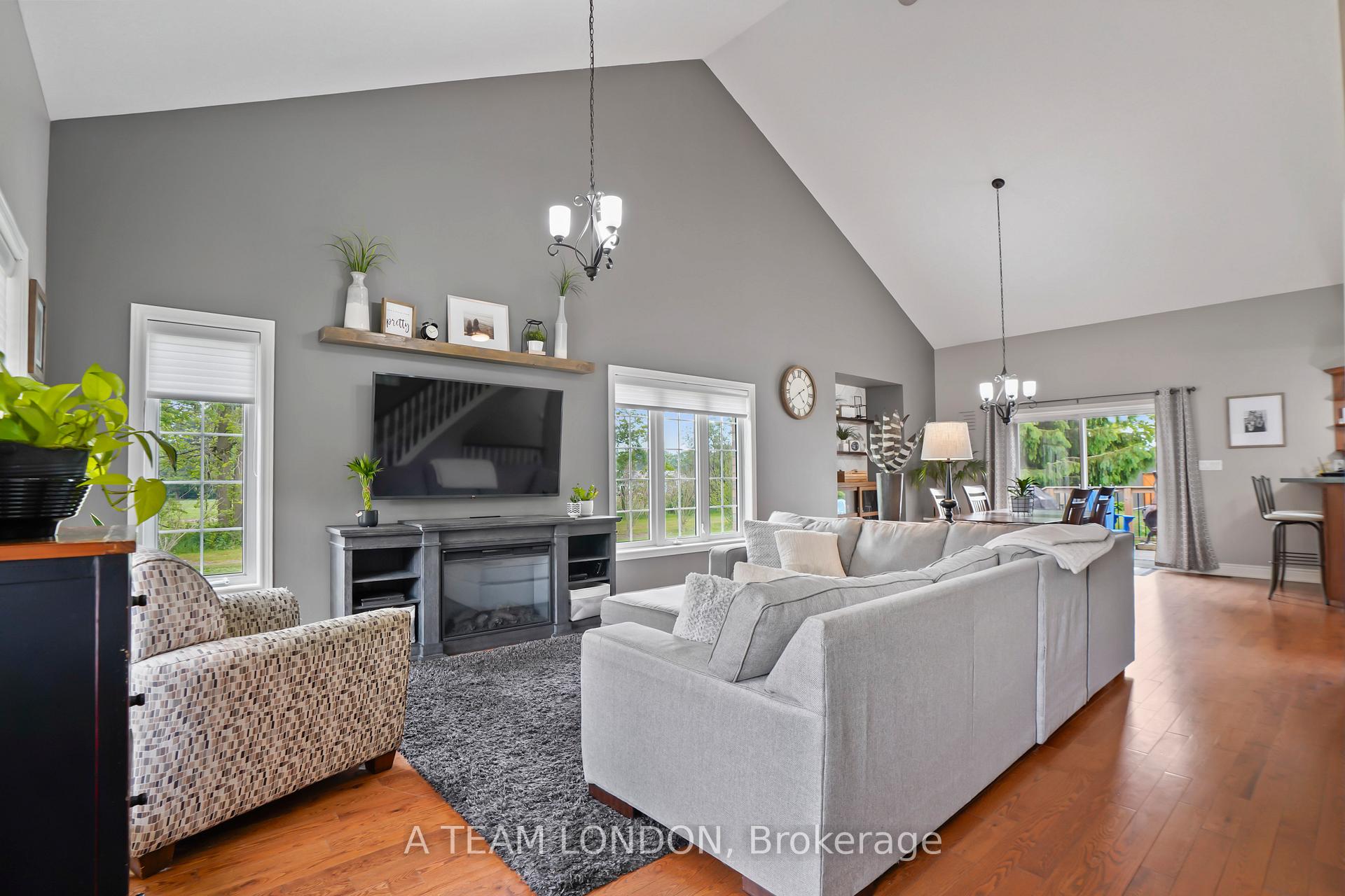Photo 12 of 400 Second Street, Strathroy-Caradoc, NE — HOMEH