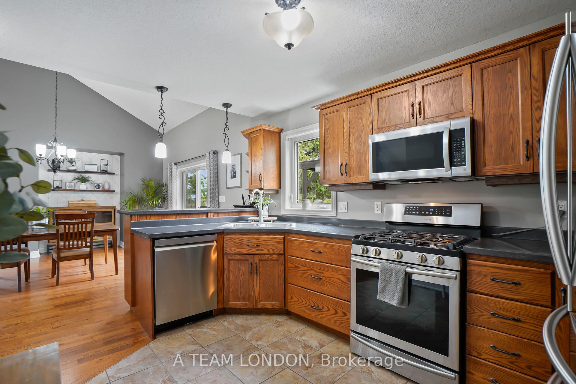 Photo 19 of 400 Second Street, Strathroy-Caradoc, NE — HOMEH