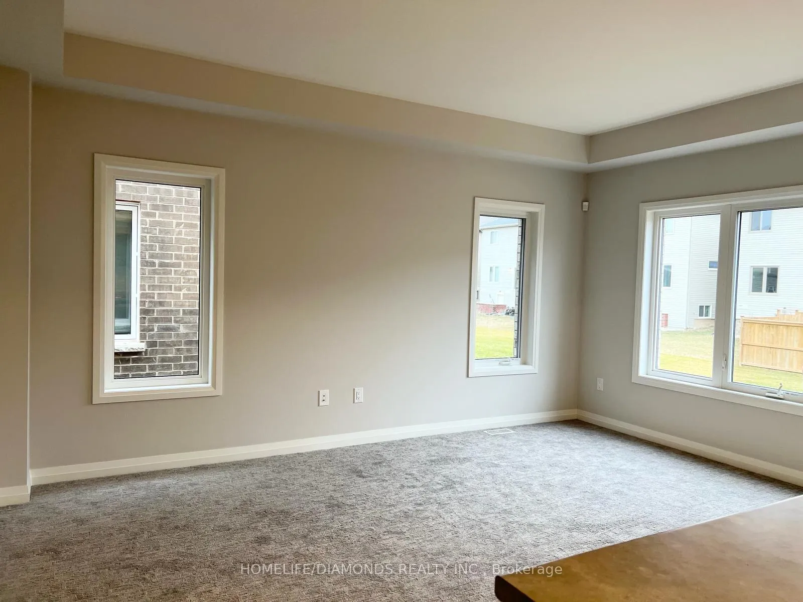 Photo 3 of 121 Alicia Crescent, Thorold, Hurricane/Merrittville — HOMEH
