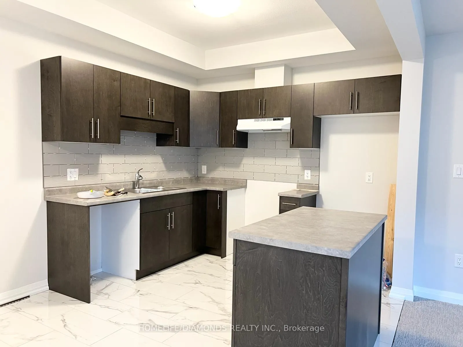 Photo 5 of 121 Alicia Crescent, Thorold, Hurricane/Merrittville — HOMEH