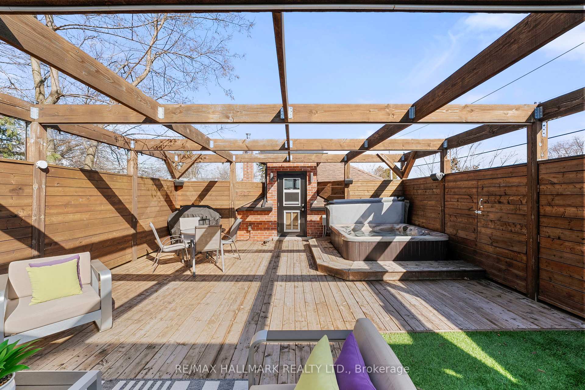 Photo 12 of 272&276 King Edward Avenue, Toronto, Woodbine-Lumsden — HOMEH