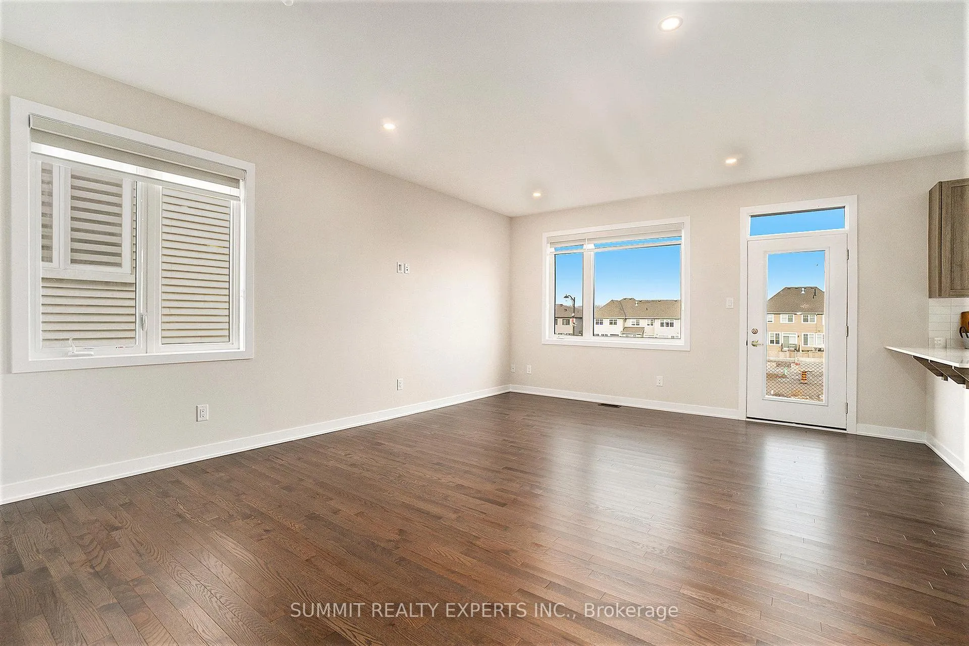 Photo 5 of 104 Beebalm Crescent, Ottawa, Barrhaven - Half Moon Bay — HOMEH