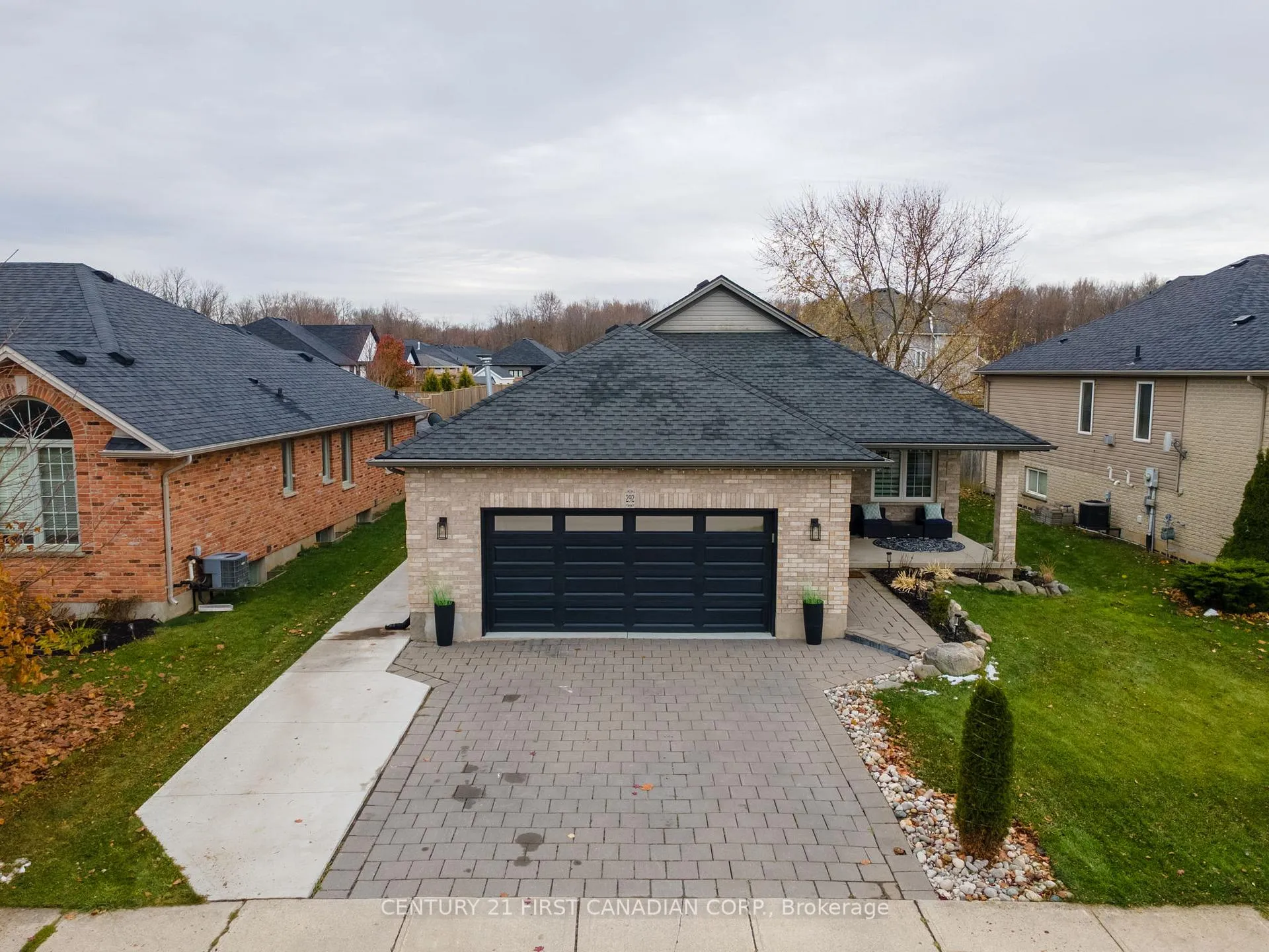 Photo 3 of 292 Thorn Drive, Strathroy-Caradoc, NE — HOMEH