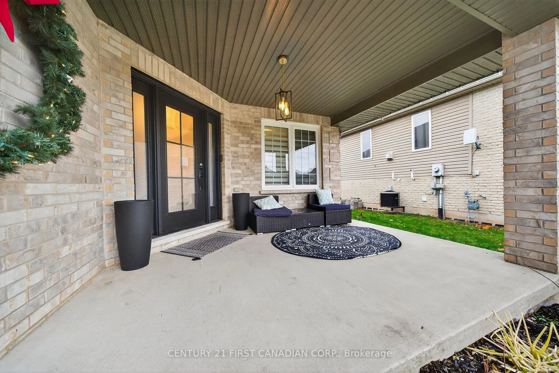 Photo 4 of 292 Thorn Drive, Strathroy-Caradoc, NE — HOMEH