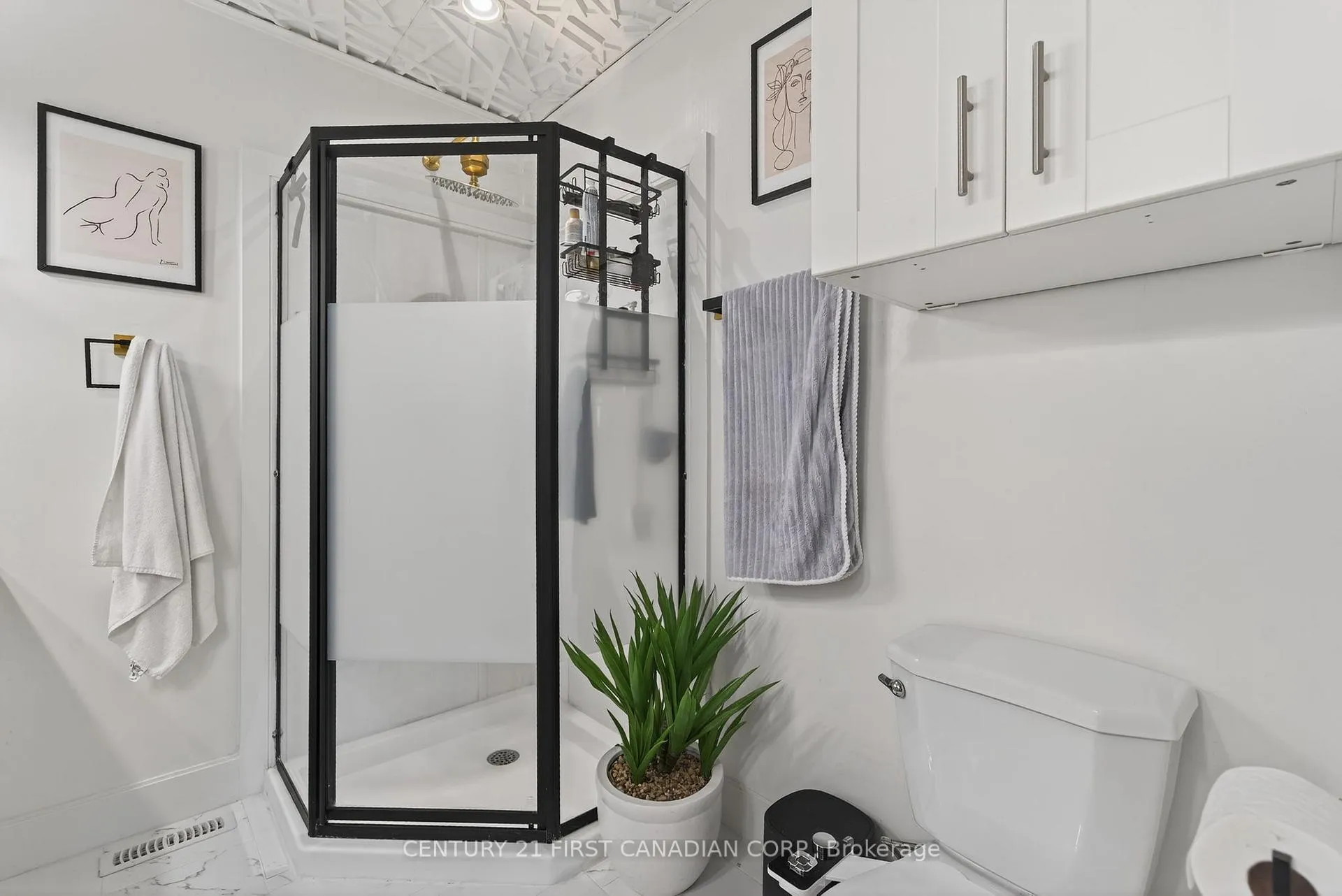 Photo 29 of 292 Thorn Drive, Strathroy-Caradoc, NE — HOMEH