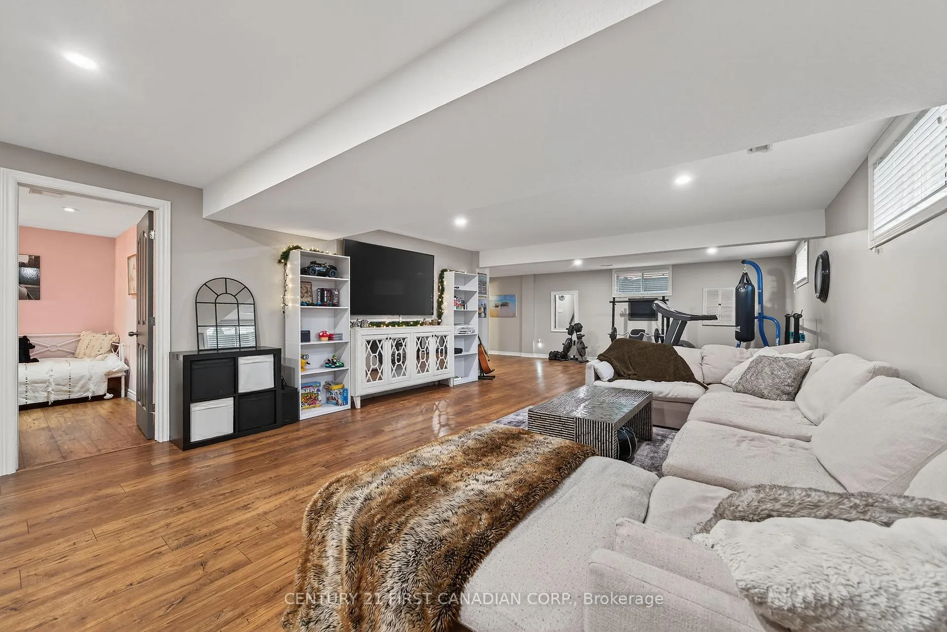 Photo 32 of 292 Thorn Drive, Strathroy-Caradoc, NE — HOMEH